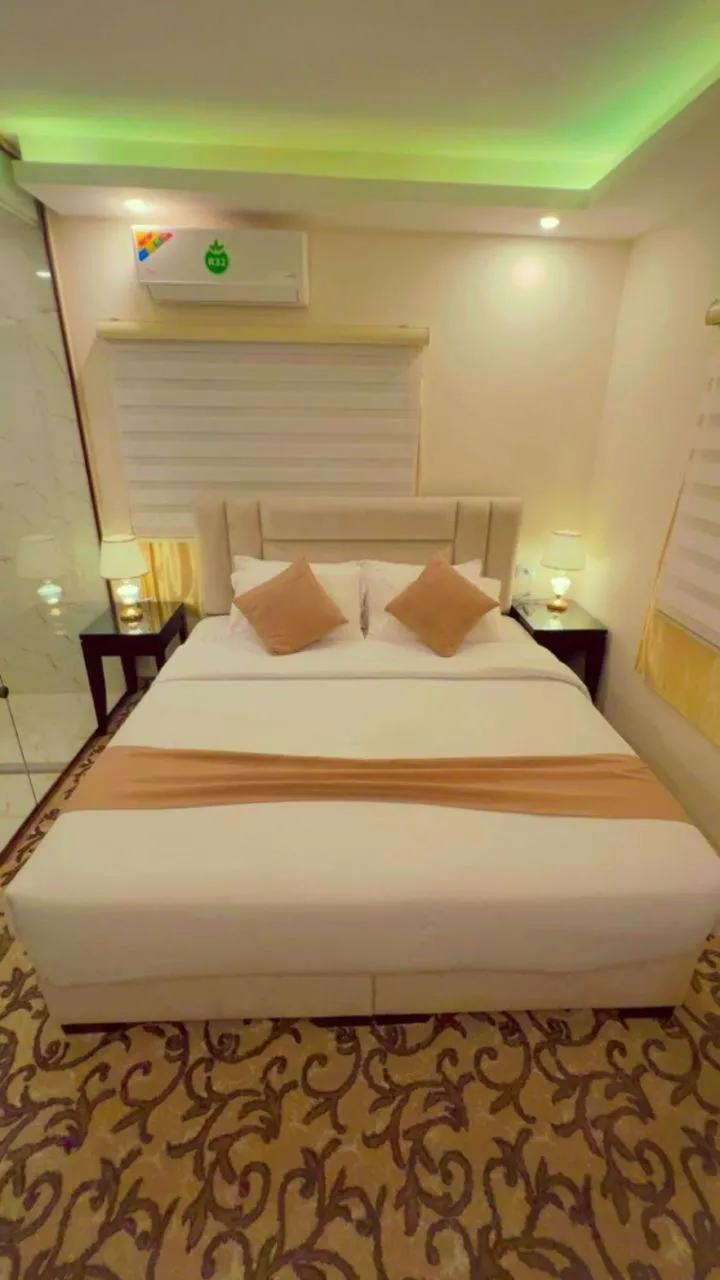 Eighth Wonders Hotel