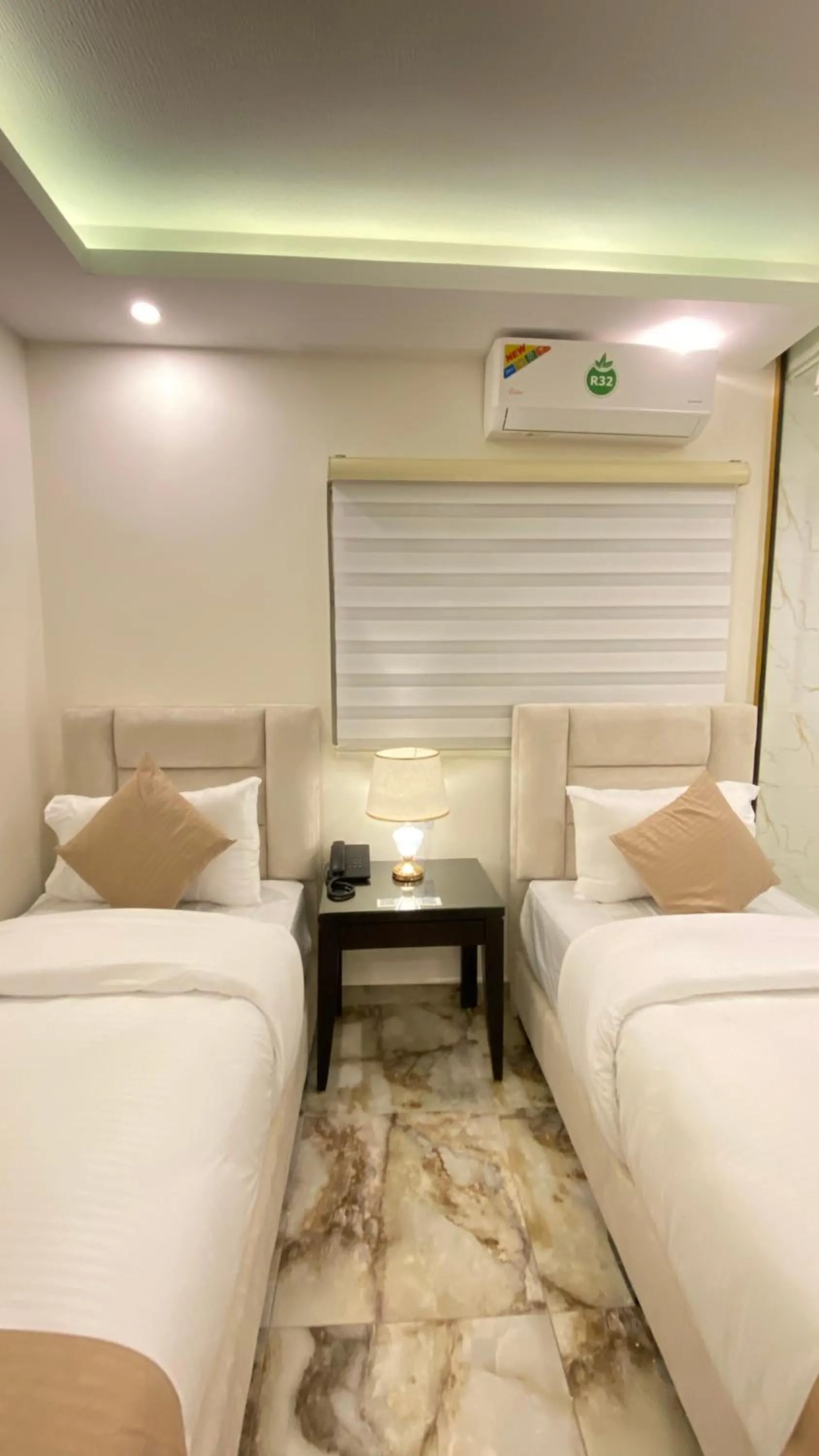 Twin Room with Private Bathroom - single occupancy in Eighth Wonders Hotel