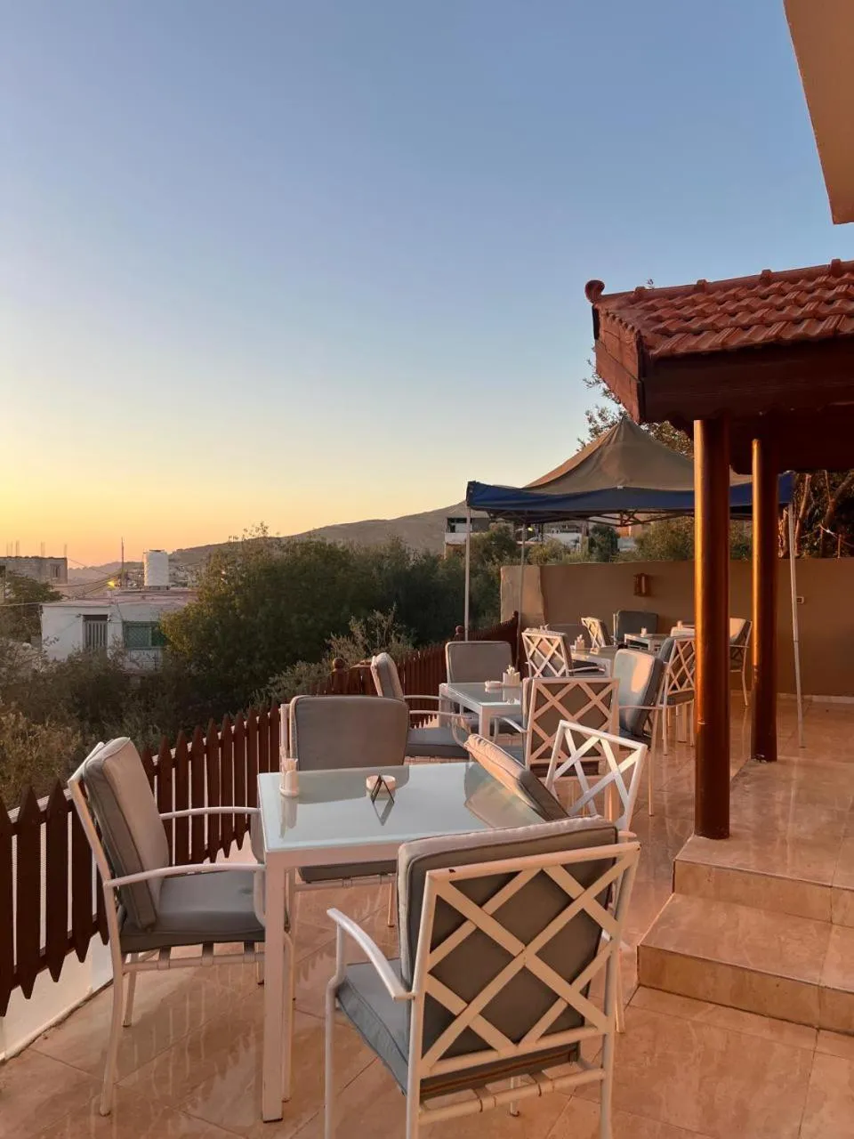 Eighth Wonders Hotel
