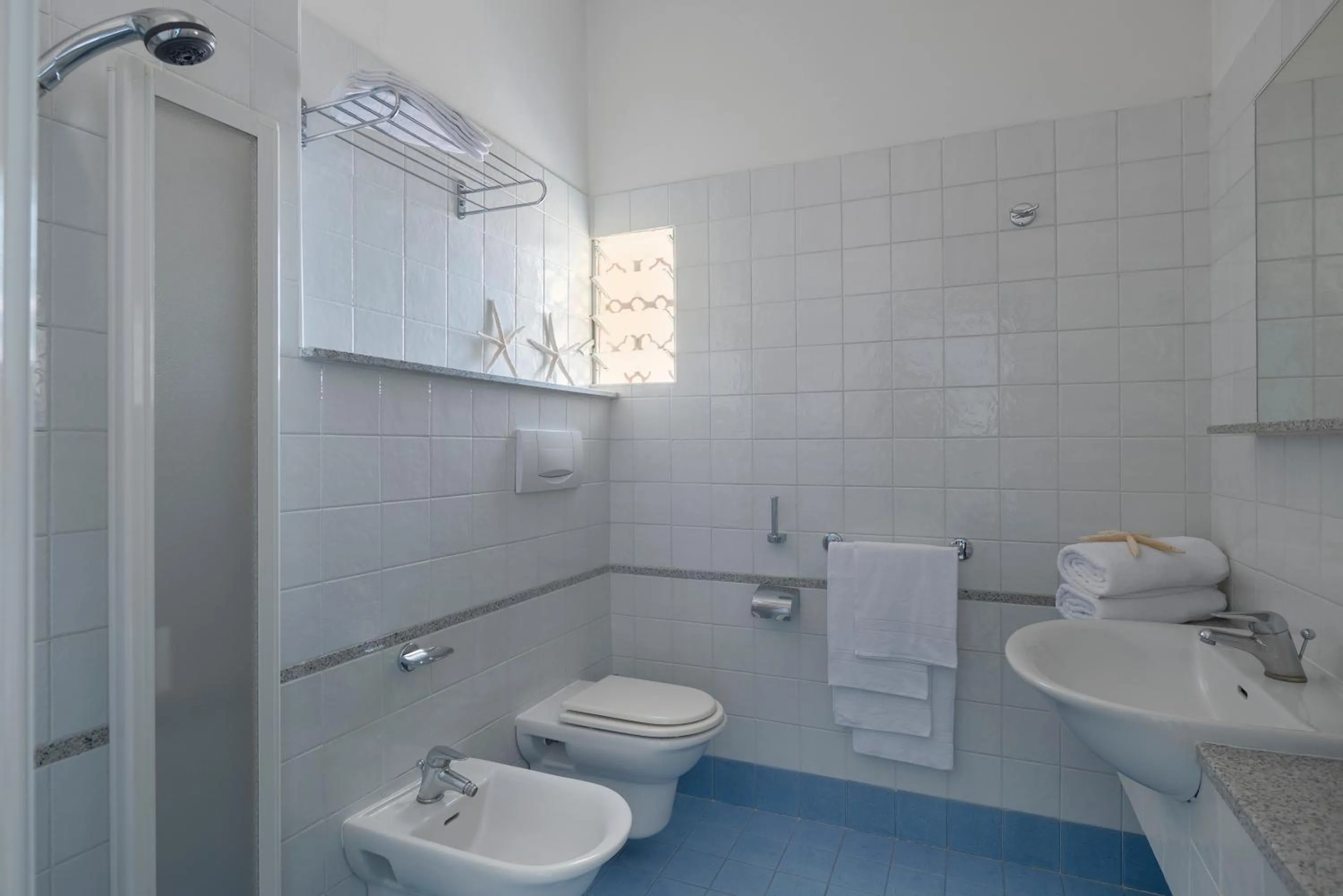 Toilet in Hotel Capitol