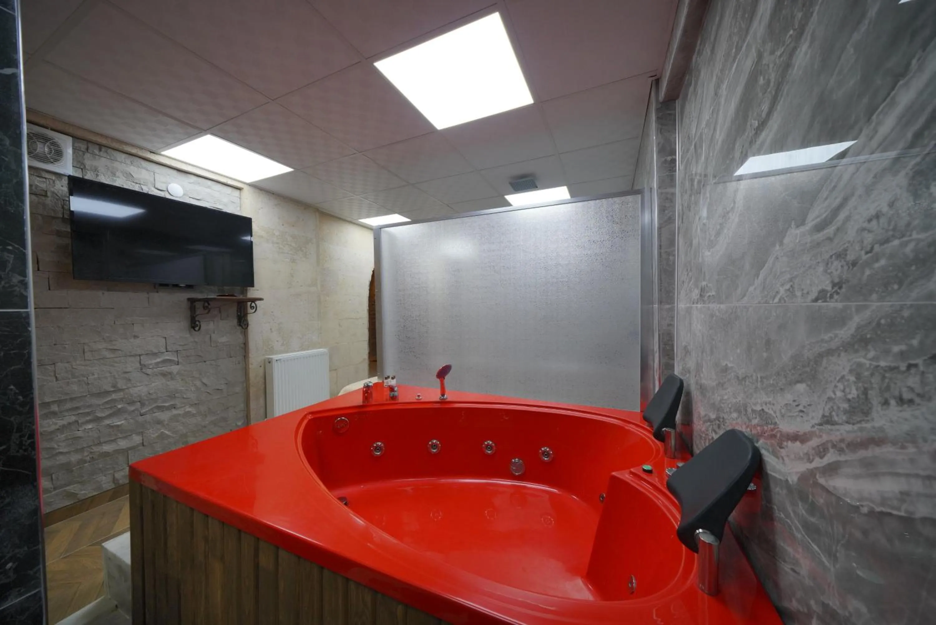 Hot Tub in Goreme Cave Rooms&Pool