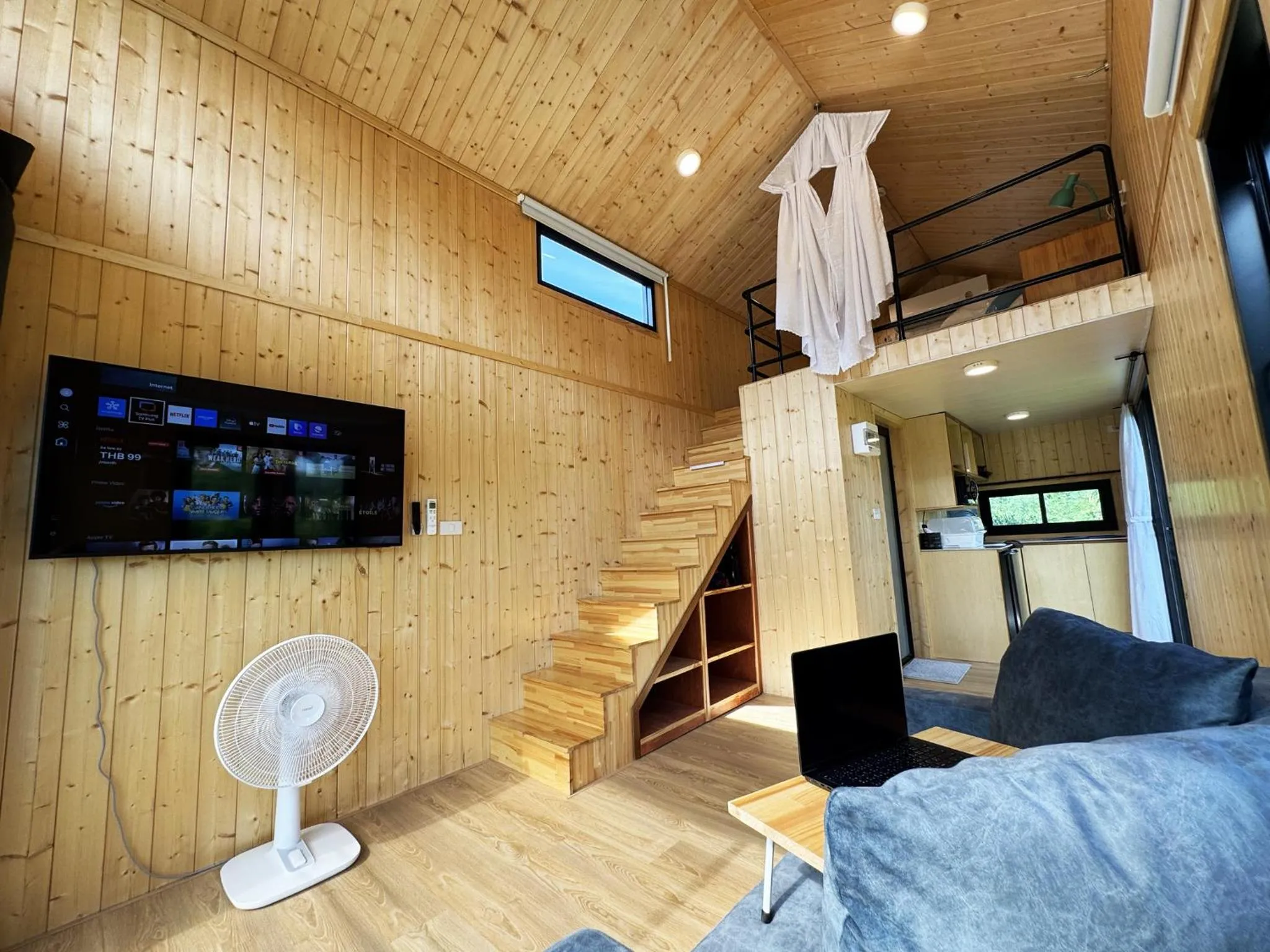 Communal lounge/ TV room in Abrite House - Tiny House Koh Lanta
