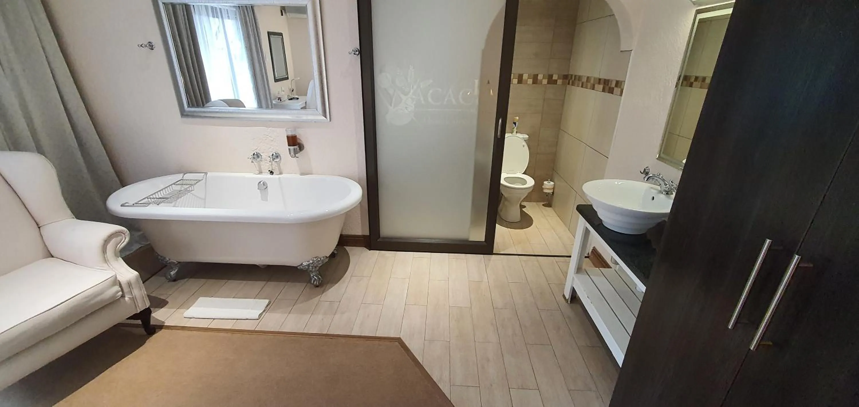 Bathroom in Acacia Lodge