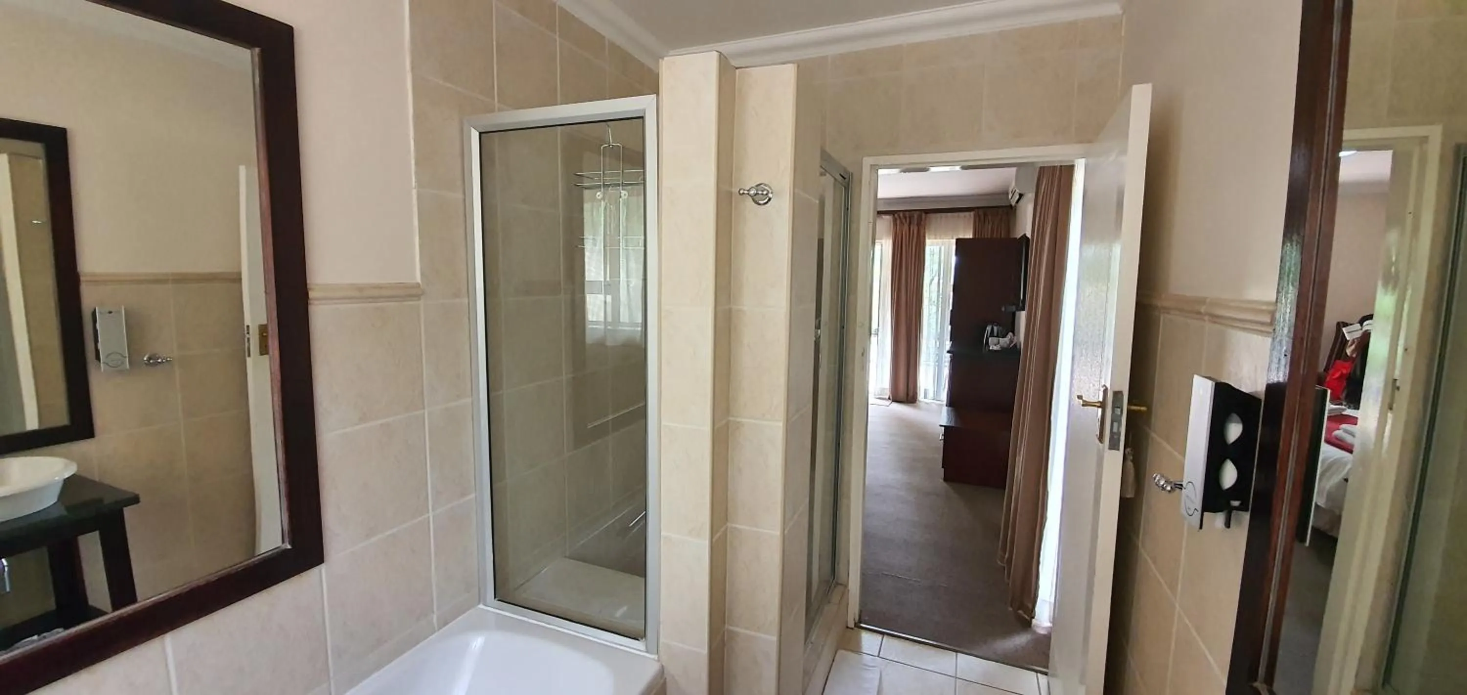 Bathroom in Acacia Lodge