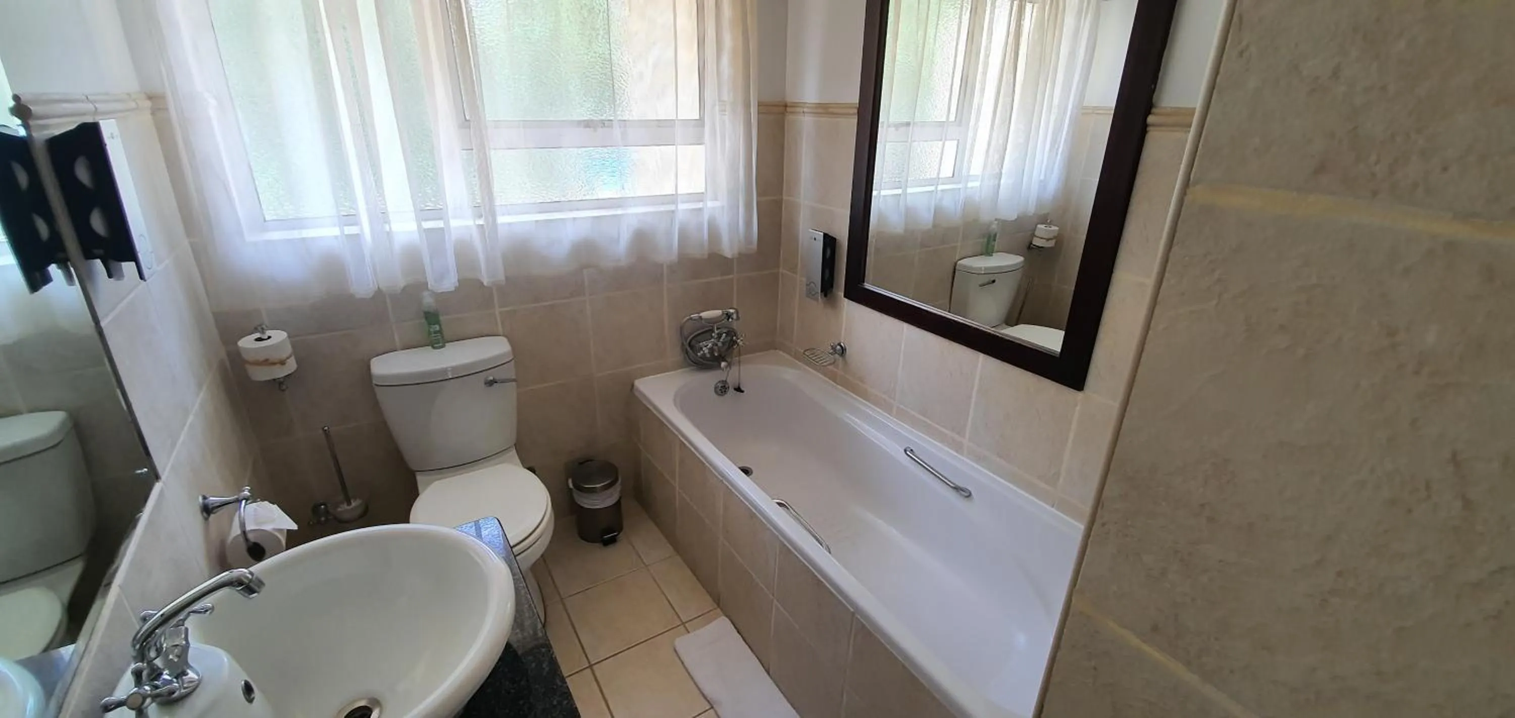 Bathroom in Acacia Lodge