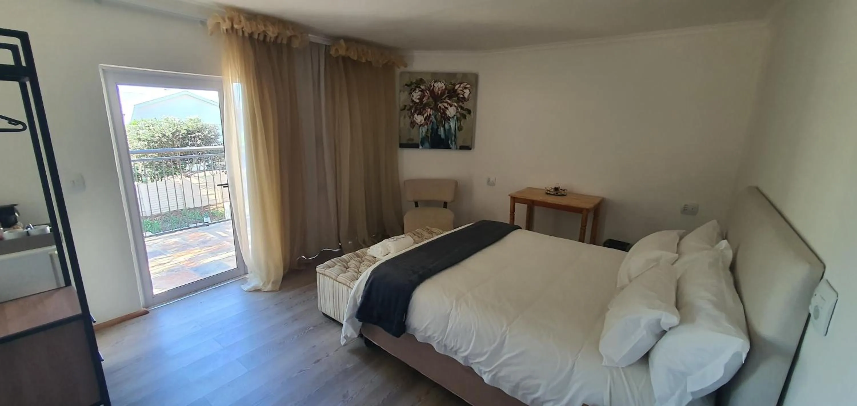 Bedroom, Bed in Acacia Lodge