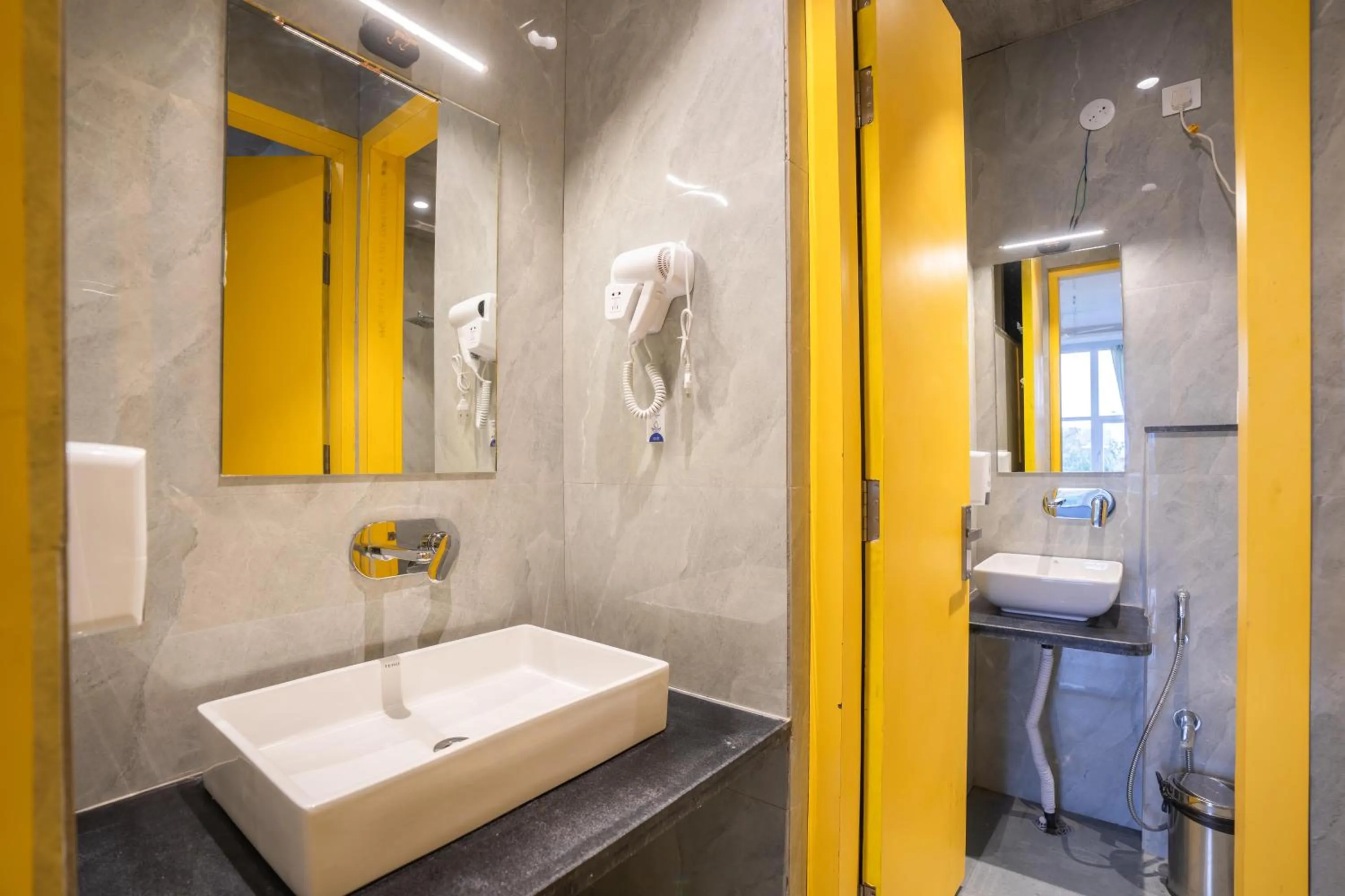 Shower in Shalom Backpackers Jaipur