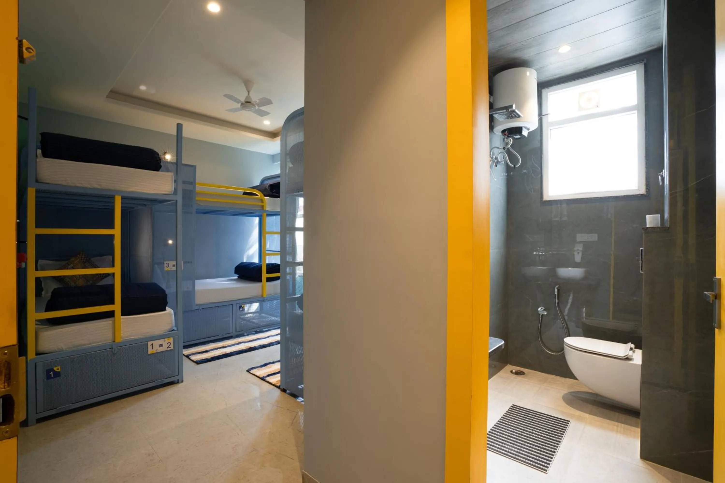 Shower in Shalom Backpackers Jaipur