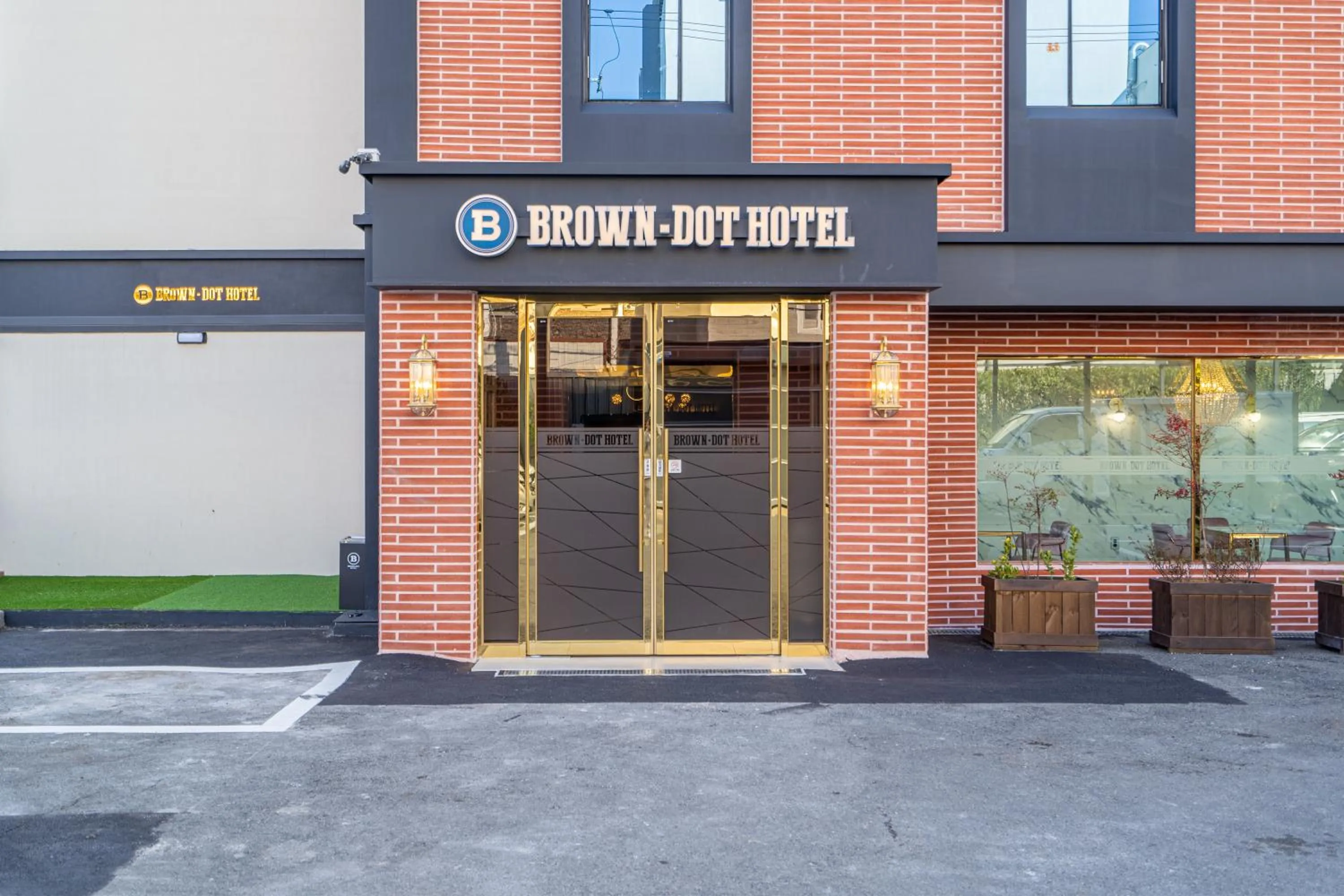 Property building in Browndot hotel Gimhae cityhall