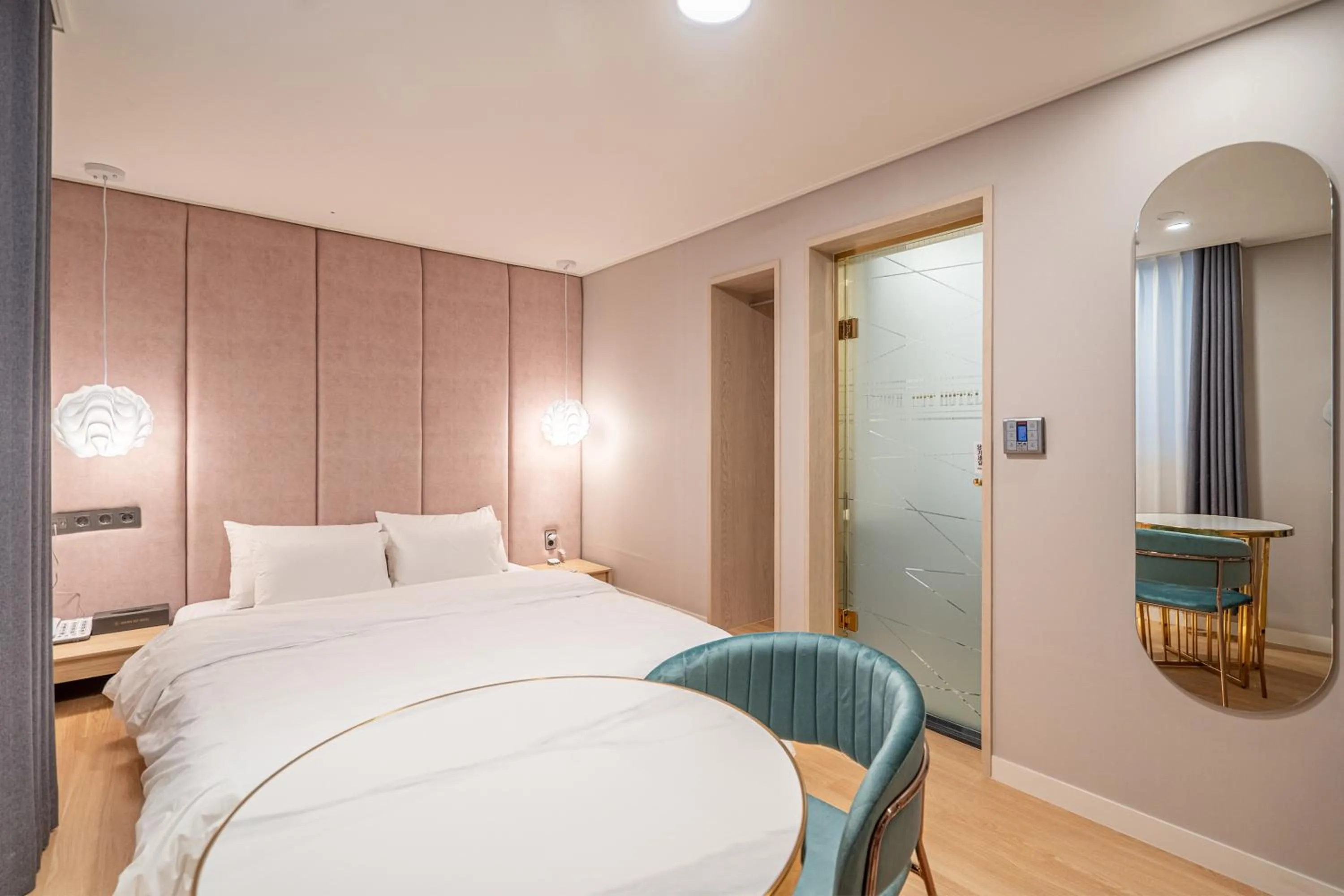 Photo of the whole room, Bed in Browndot hotel Gimhae cityhall