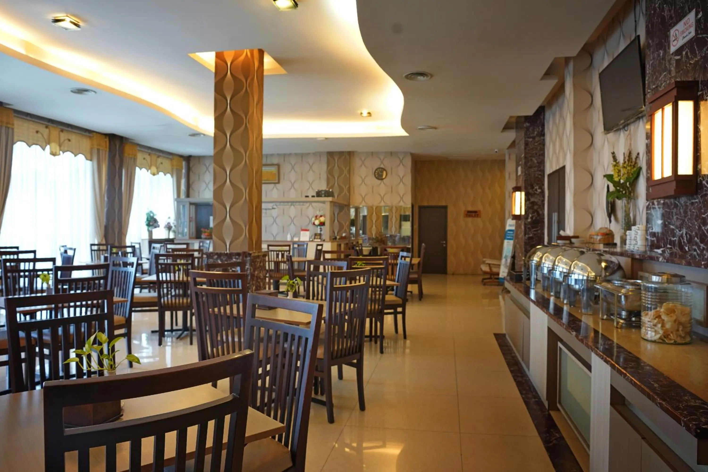 Restaurant/places to eat in Arinas Hotel