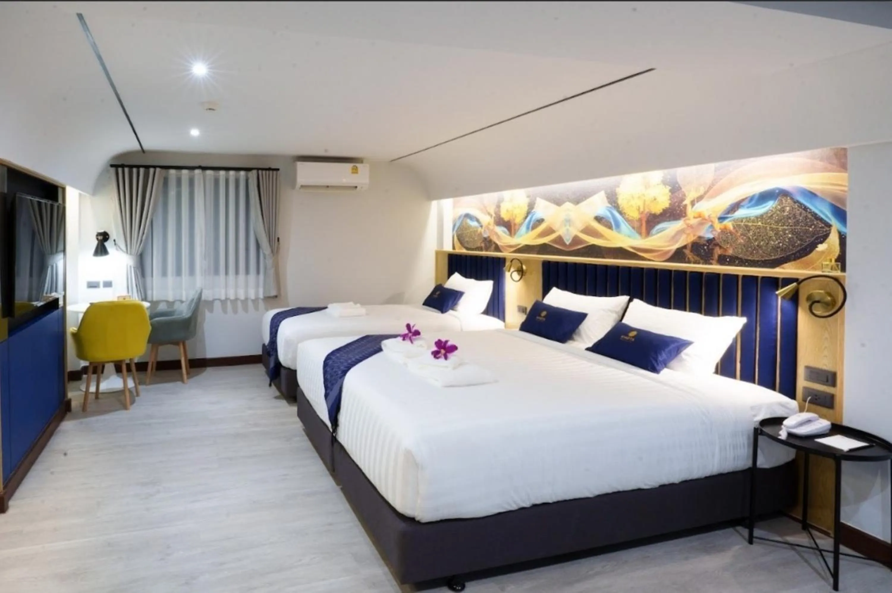 Bed in Khota Hill Hotel