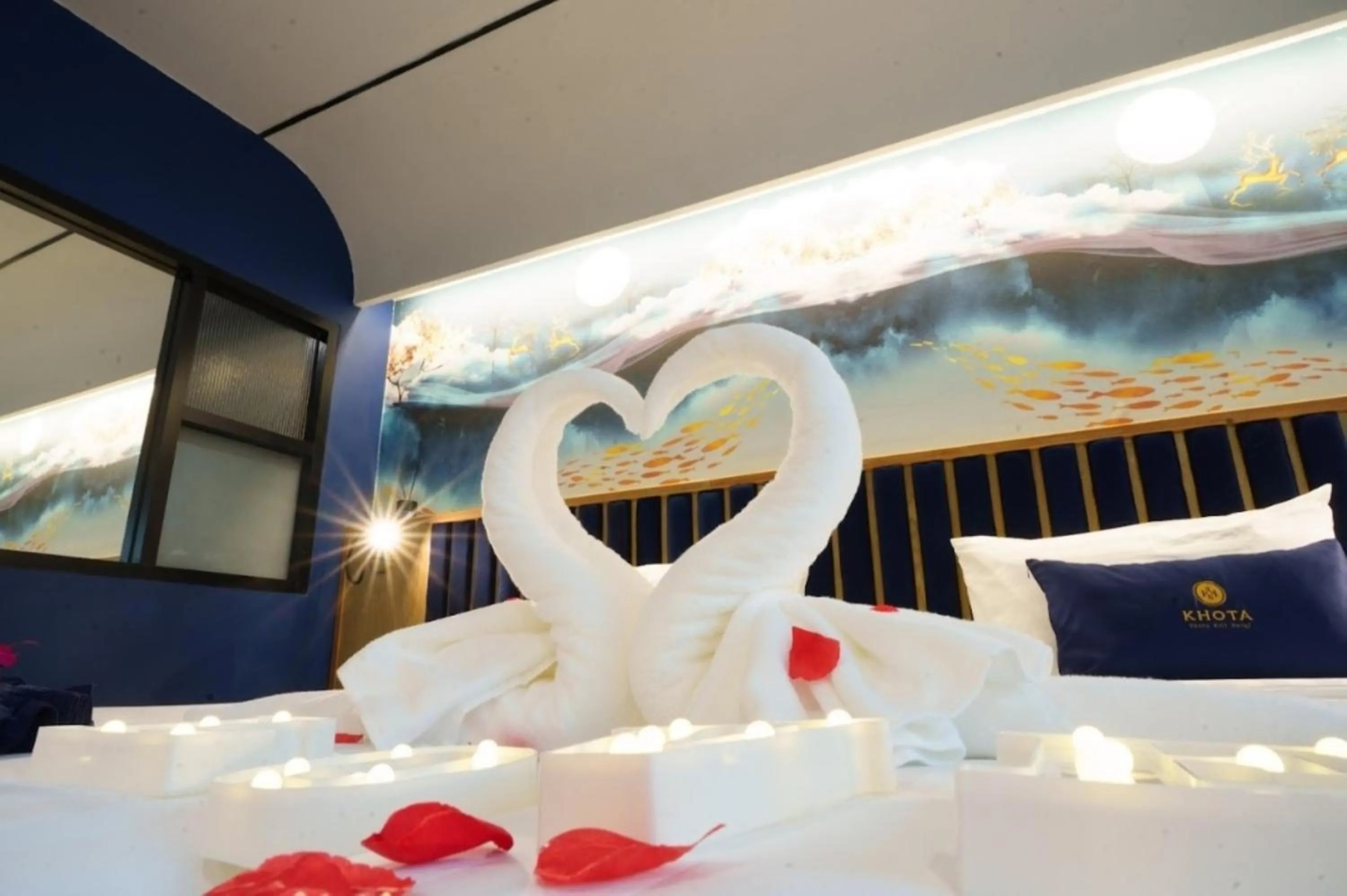 Decorative detail, Bed in Khota Hill Hotel