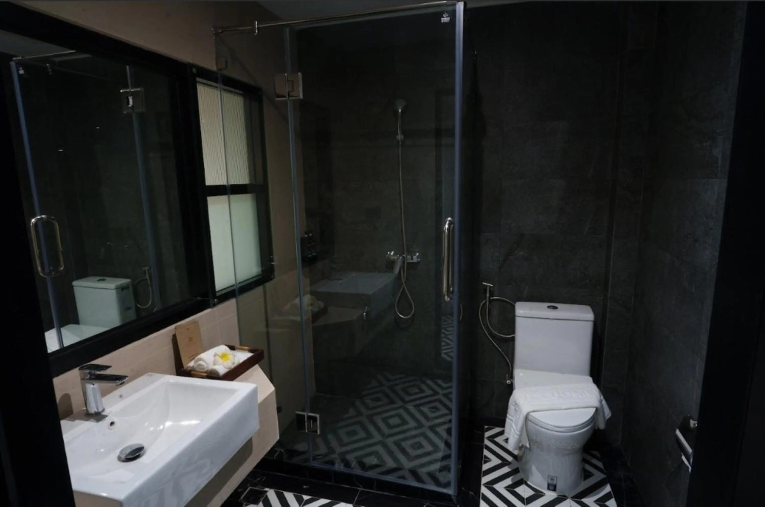 Toilet in Khota Hill Hotel