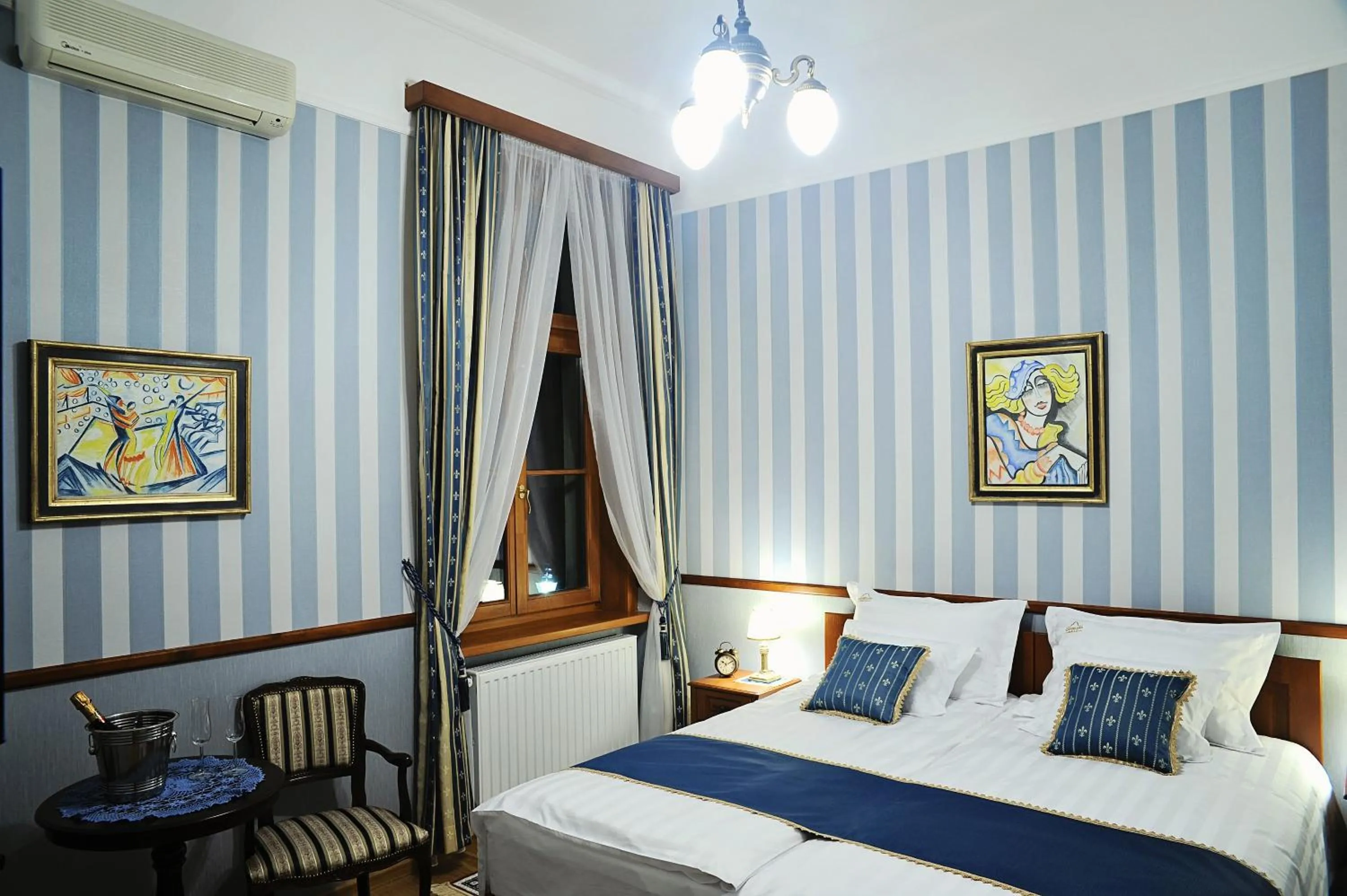 Photo of the whole room, Bed in Szekszárd Szálló