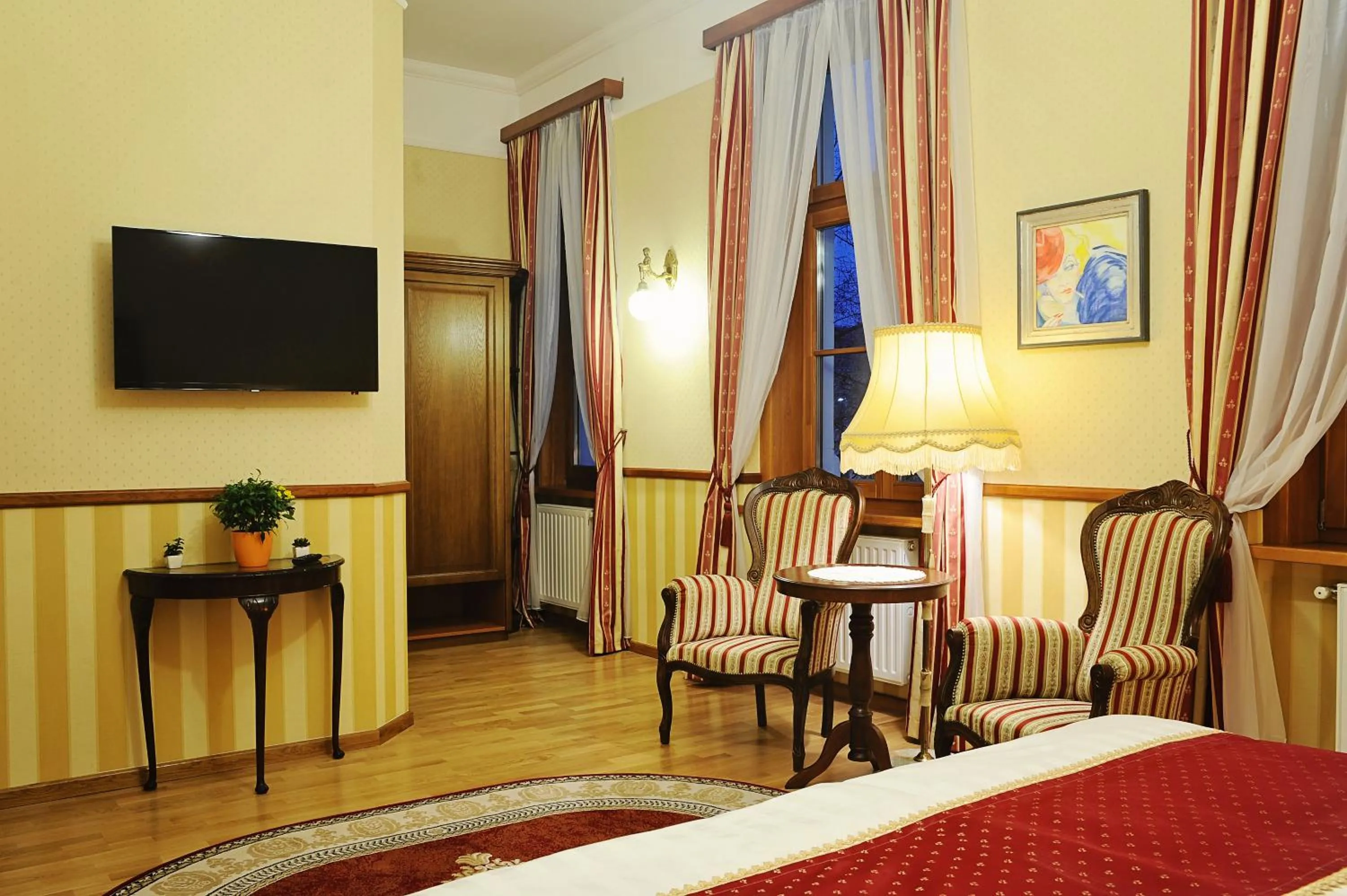 Bedroom, Bed in Szekszárd Szálló