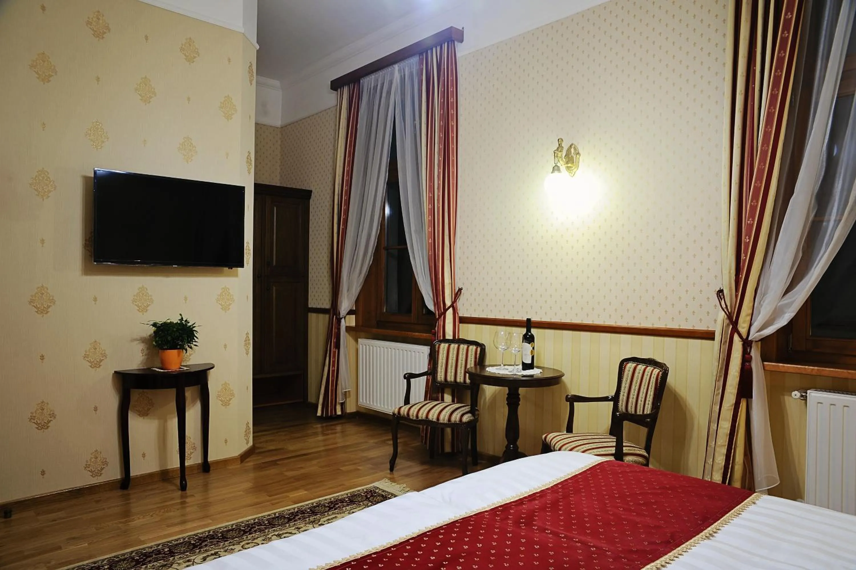 Decorative detail, Bed in Szekszárd Szálló