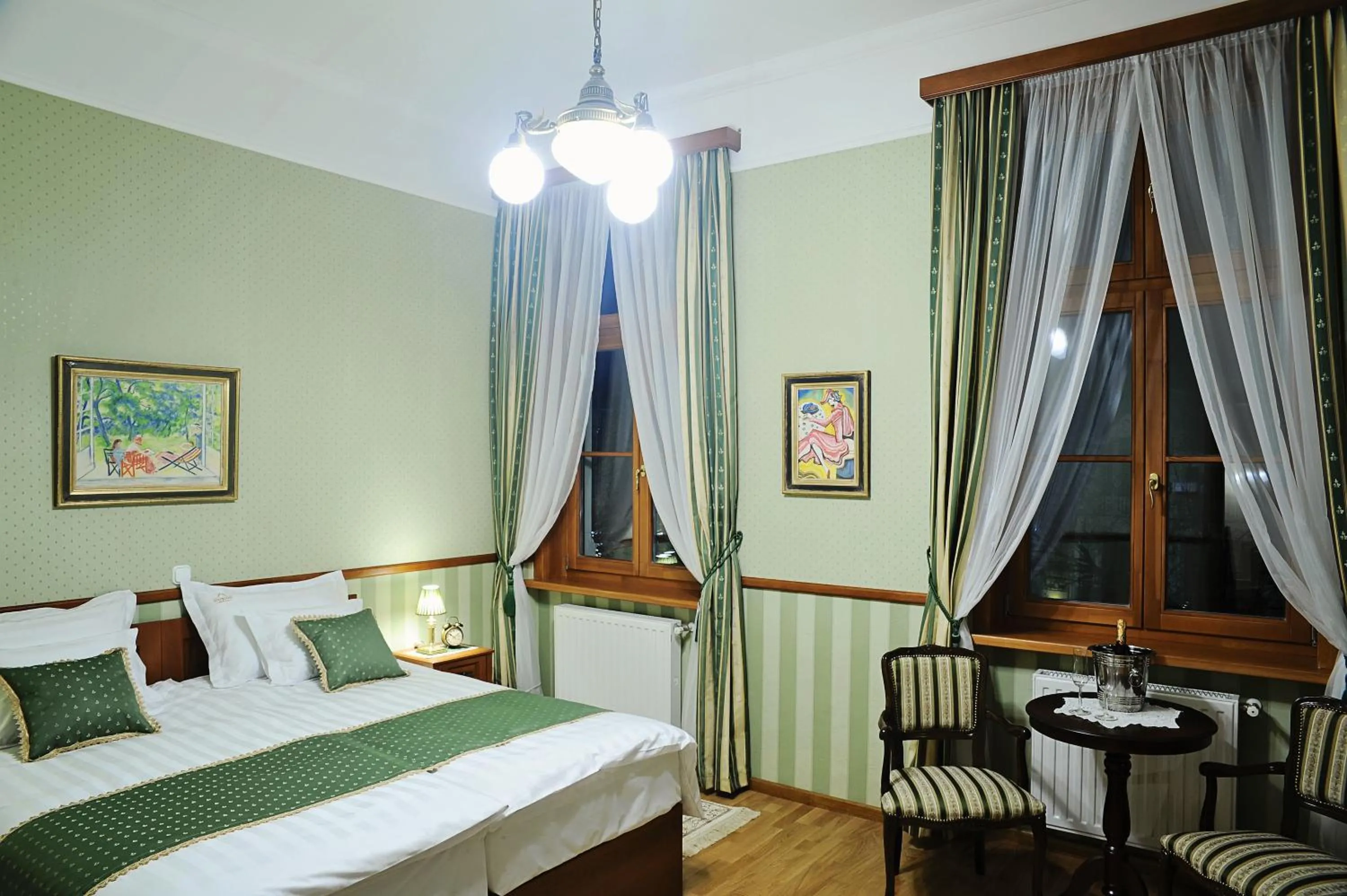 Photo of the whole room, Bed in Szekszárd Szálló
