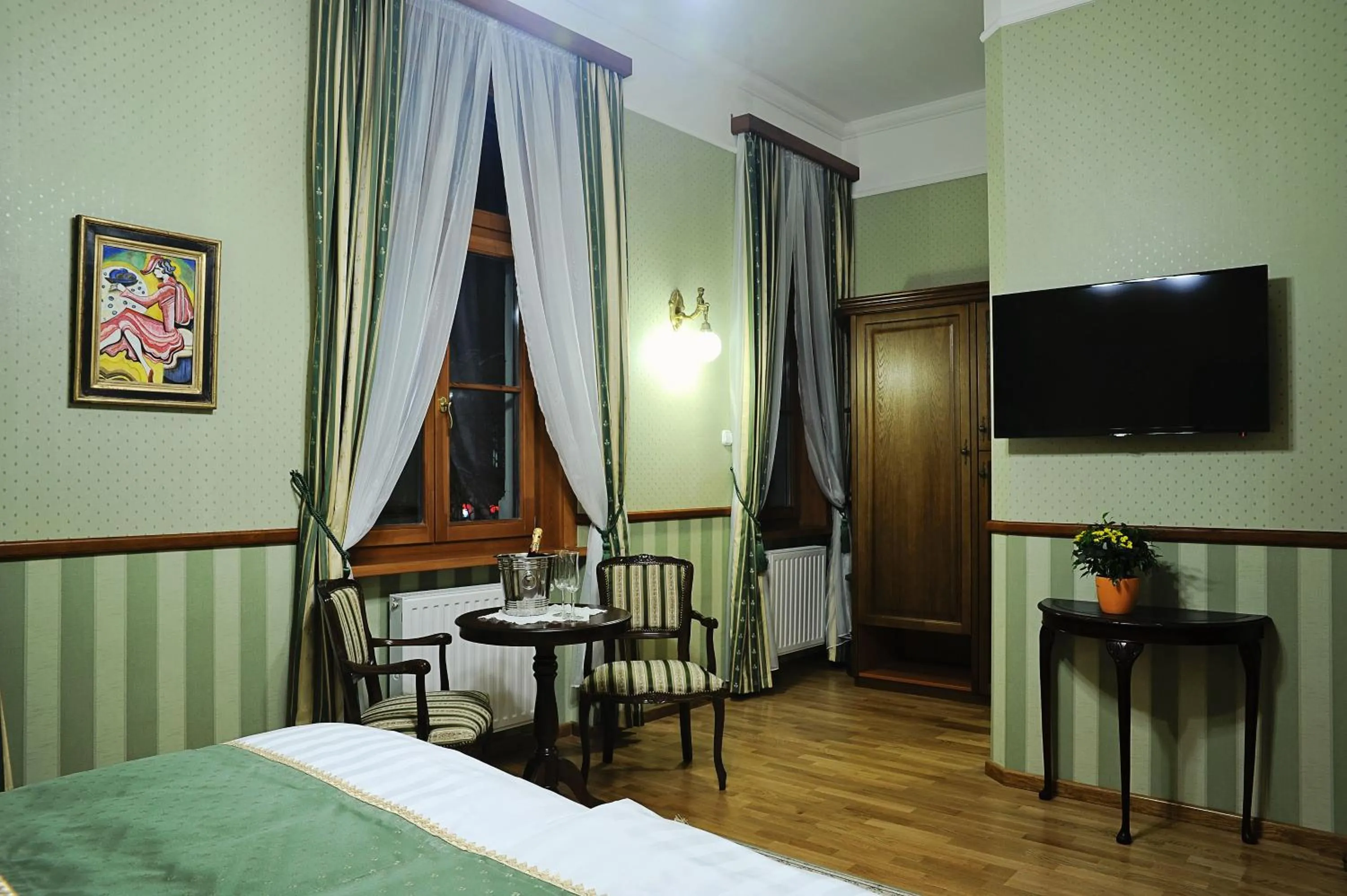 Decorative detail, Bed in Szekszárd Szálló