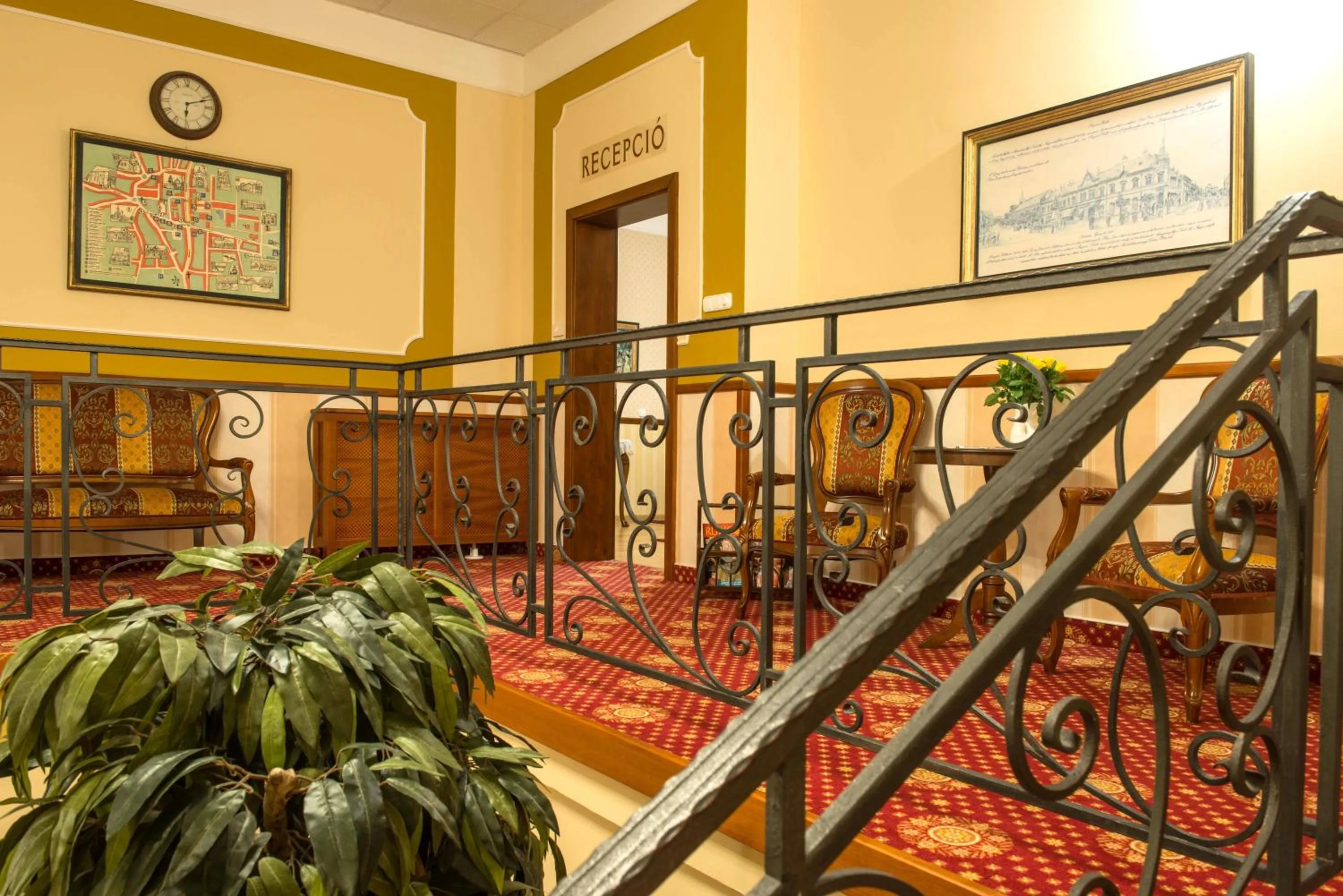 Lobby or reception in Szekszárd Szálló