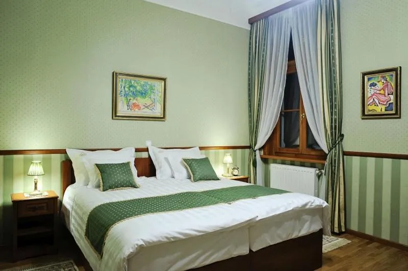 Bed in Szekszárd Szálló