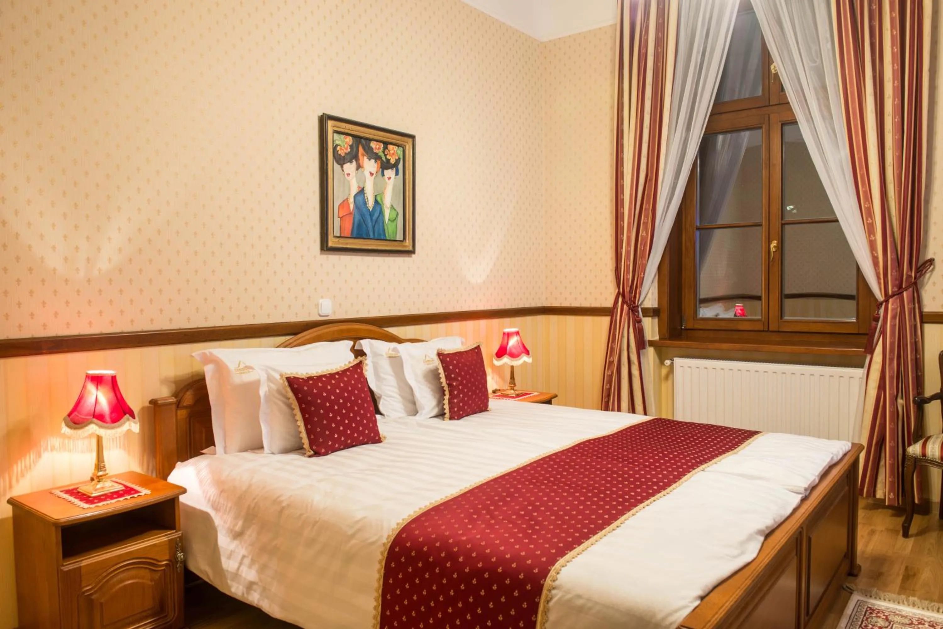 Bedroom, Bed in Szekszárd Szálló