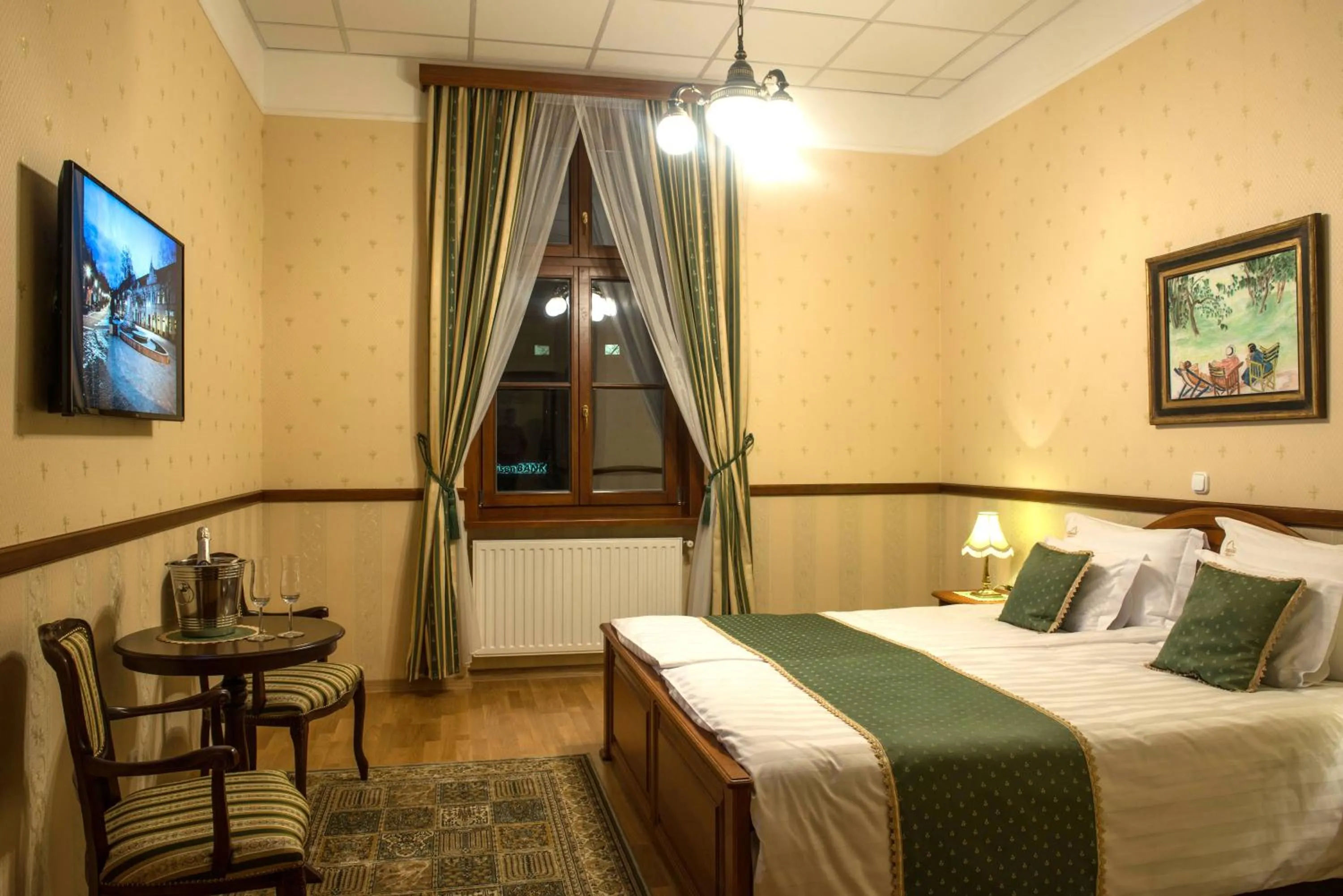 Bedroom, Bed in Szekszárd Szálló