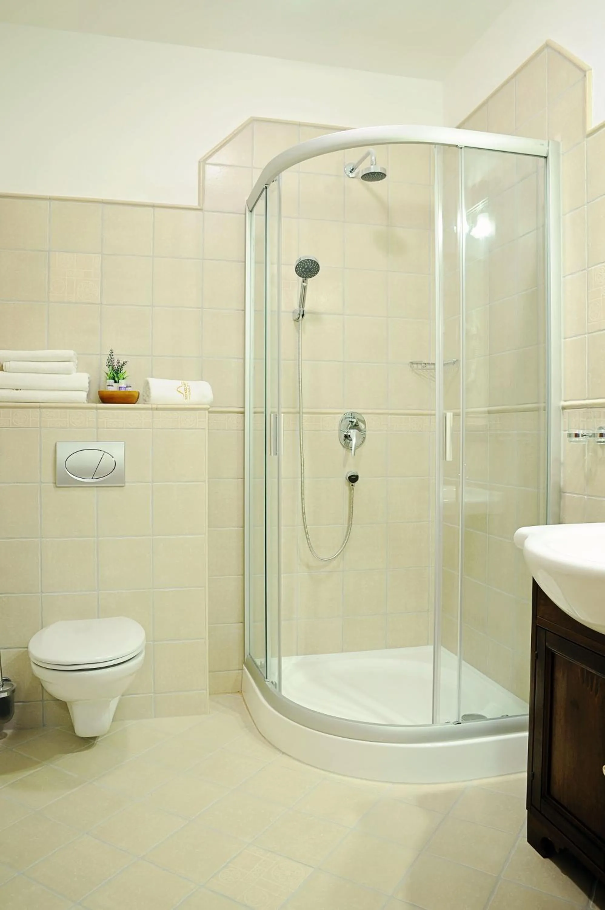 Bathroom in Szekszárd Szálló