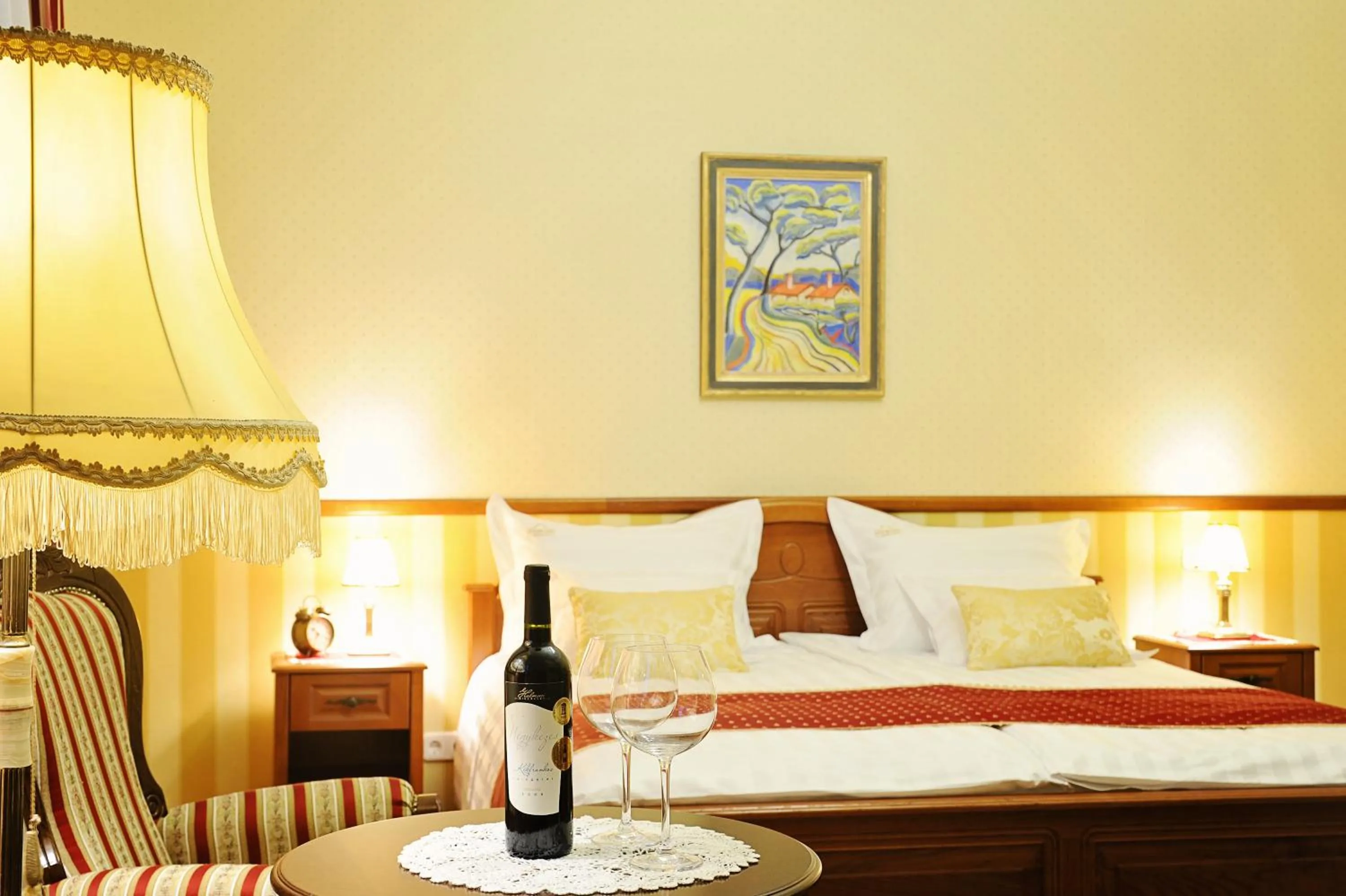 Photo of the whole room, Bed in Szekszárd Szálló