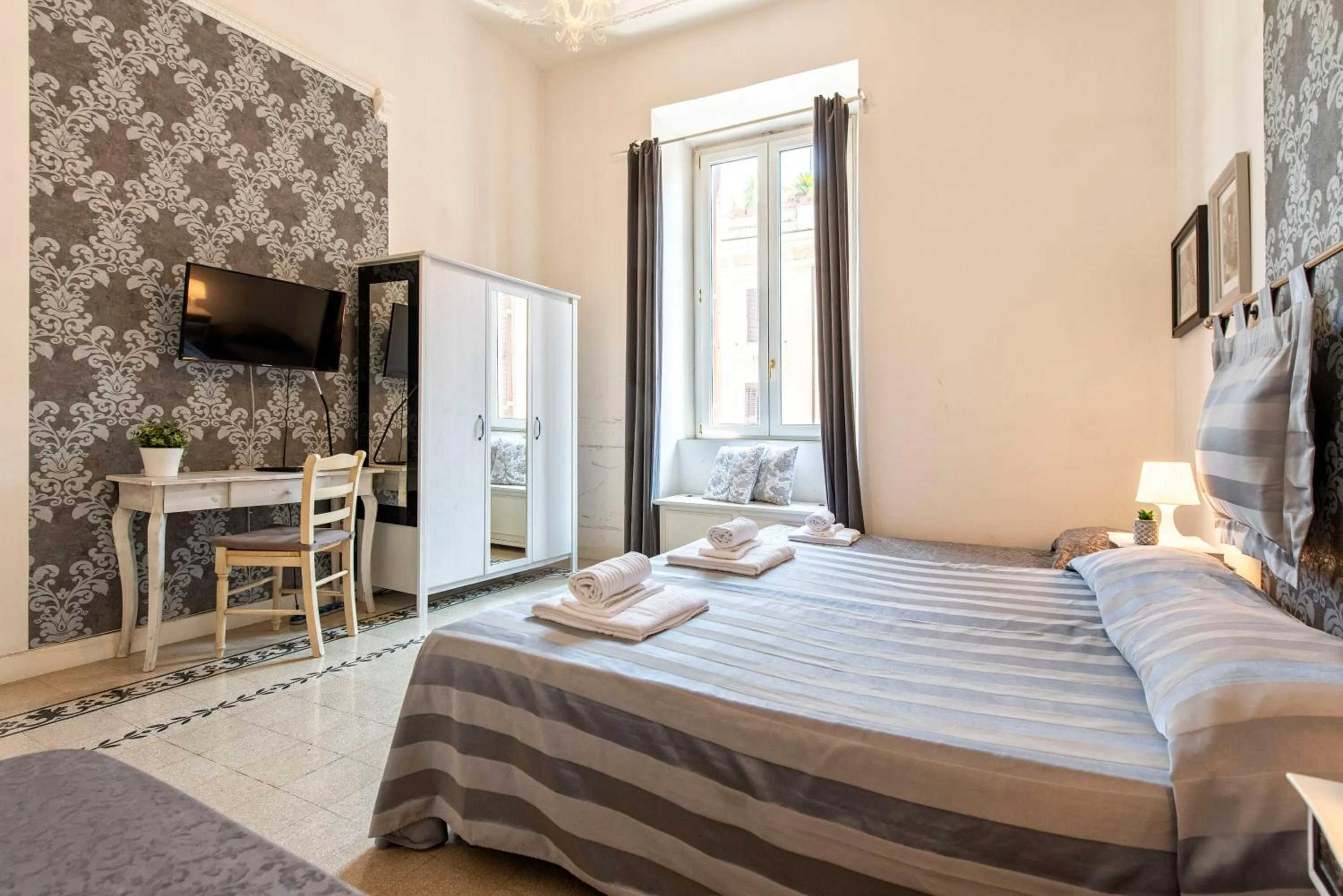 Bedroom, Bed in Merulana Suite Apartment