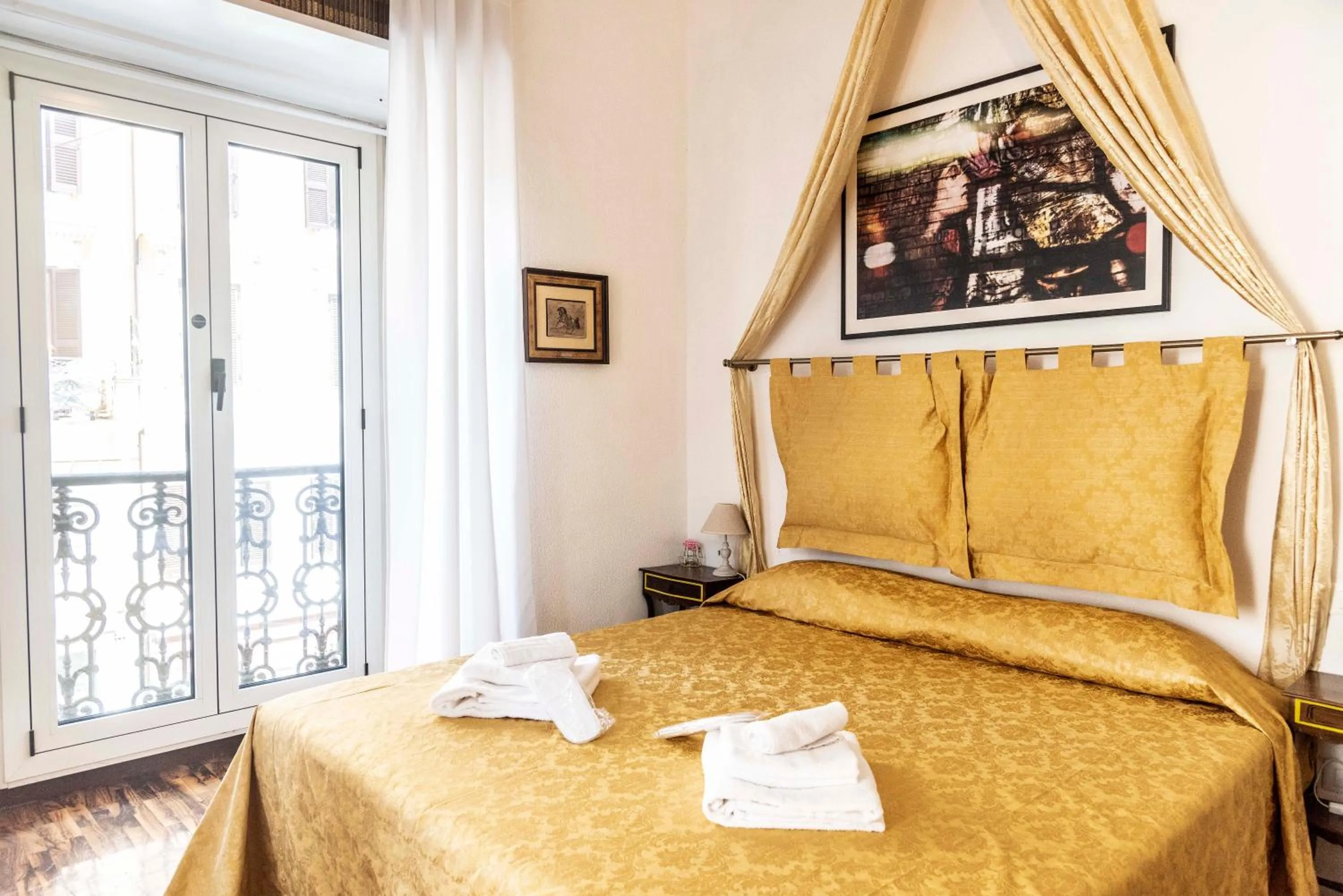 Bedroom, Bed in Merulana Suite Apartment