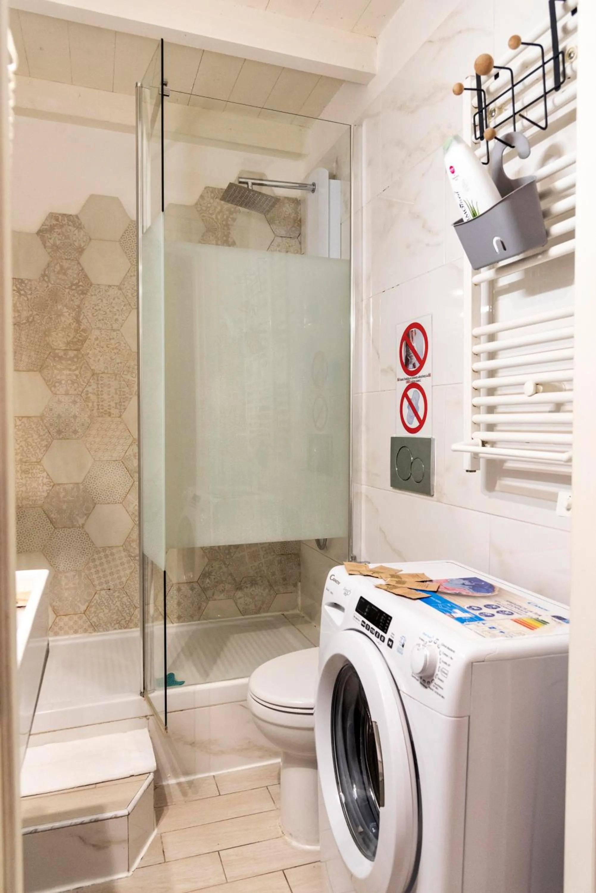 washing machine in Merulana Suite Apartment