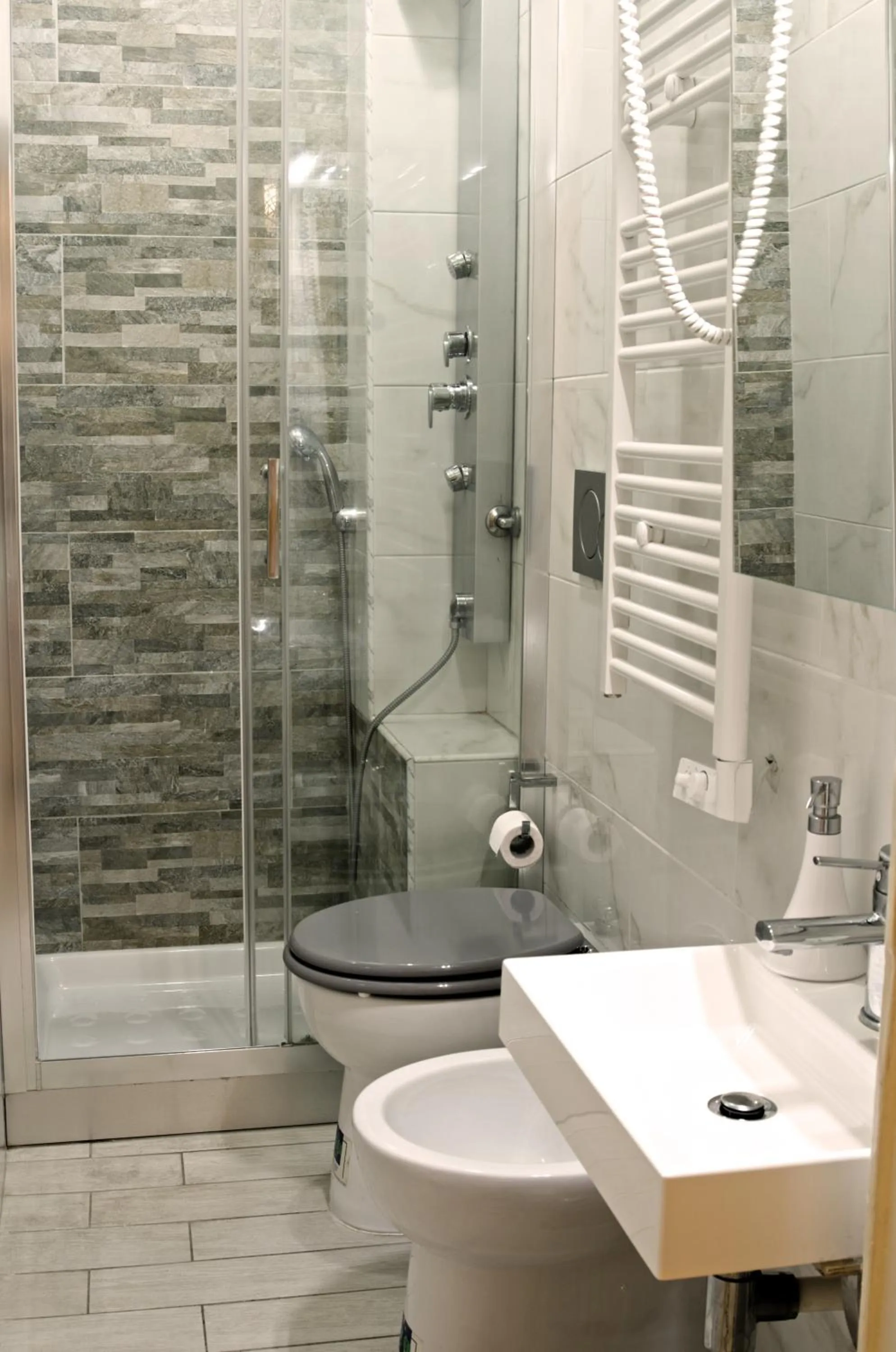 Bathroom in Merulana Suite Apartment