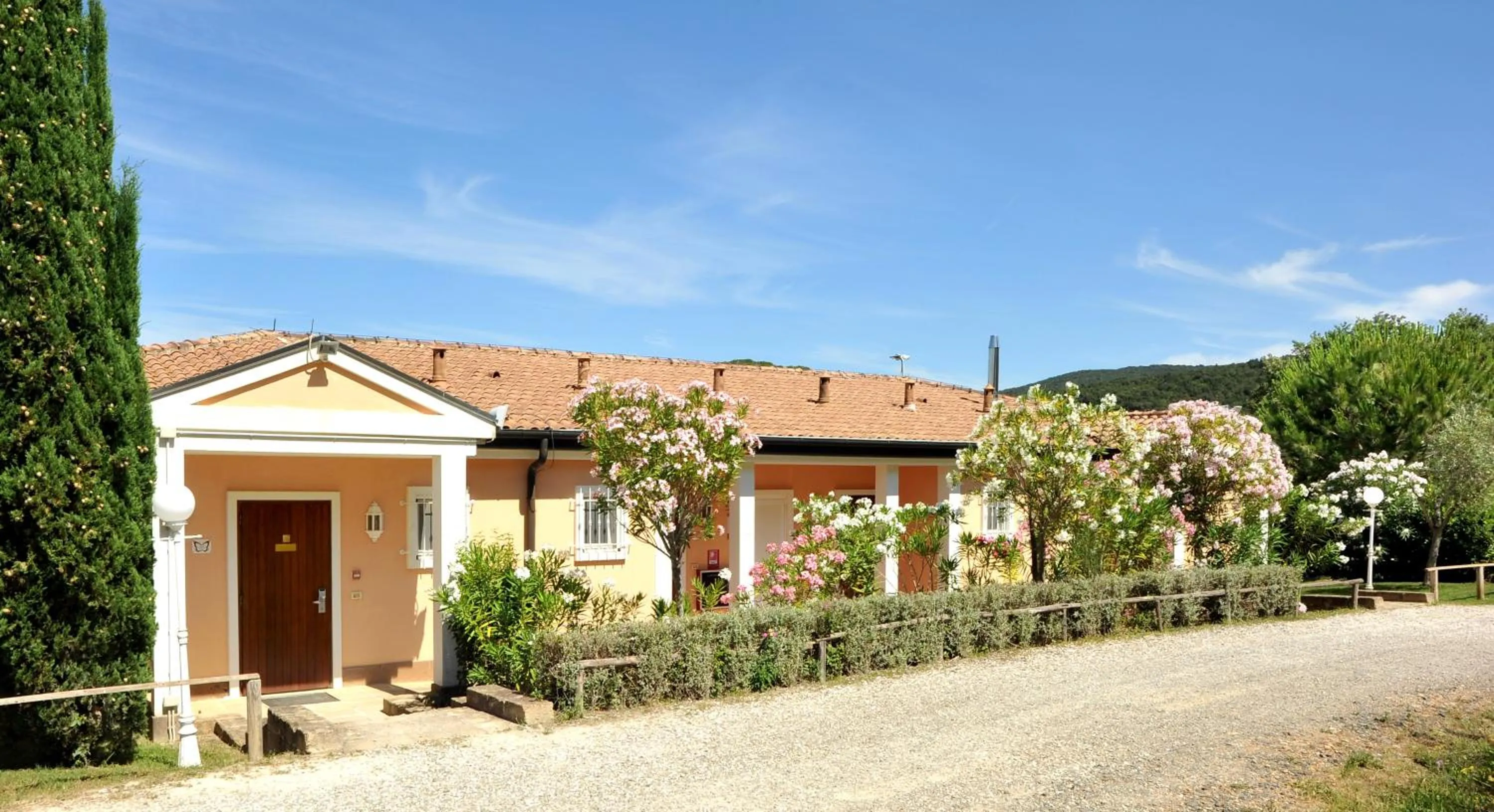 Property building in Il Pelagone Hotel & Golf Resort Toscana