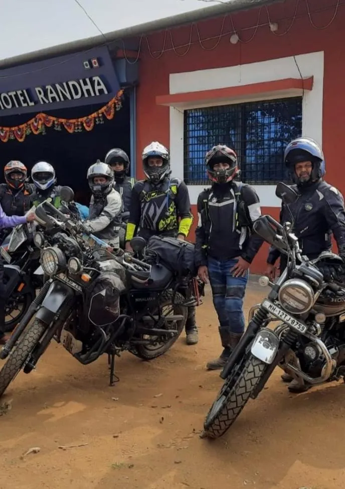 Restaurant/places to eat in Hotel Randha and Lodging