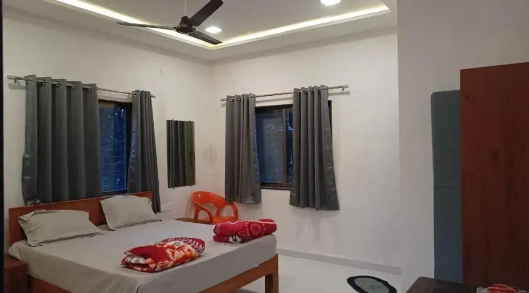 Standard Queen Room in Hotel Randha and Lodging Standard Queen Room in Hotel Randha and Lodging
