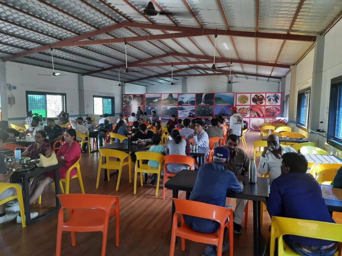 Restaurant/places to eat in Hotel Randha and Lodging