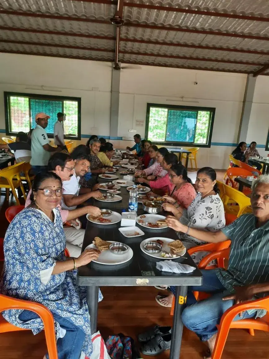 Restaurant/places to eat in Hotel Randha and Lodging Restaurant/places to eat in Hotel Randha and Lodging