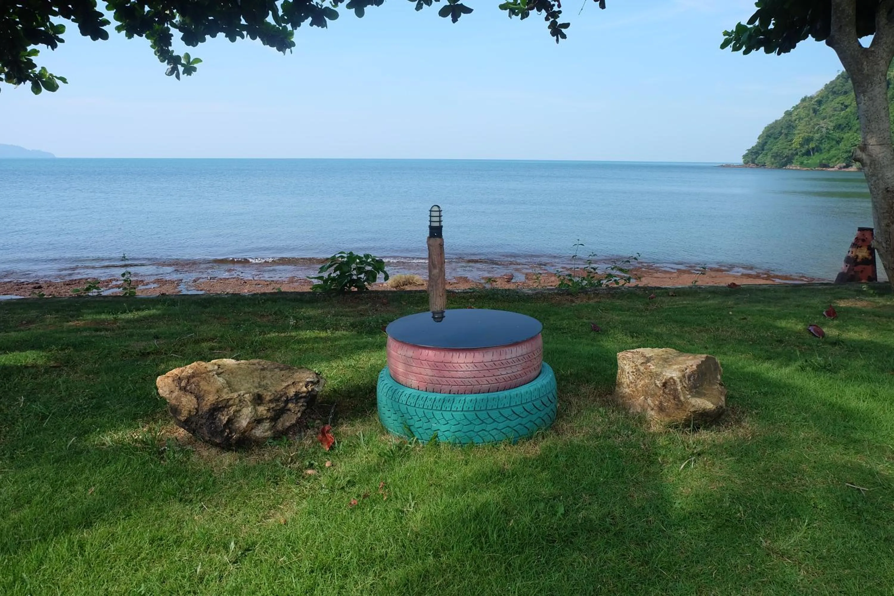 Seating area in Lomtalay Resort Trat