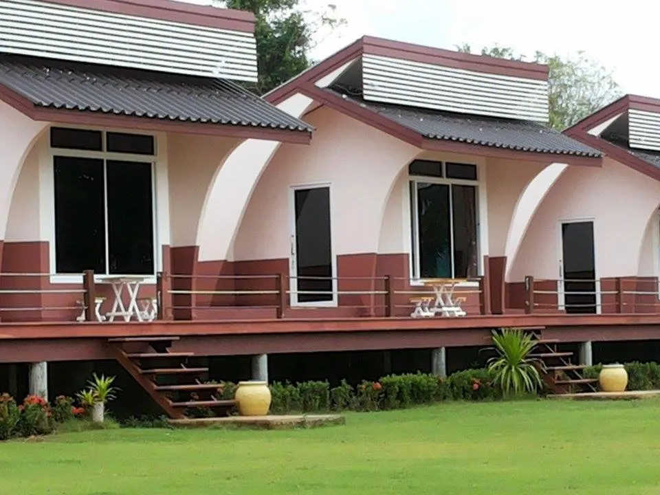 Facade/entrance in Lomtalay Resort Trat