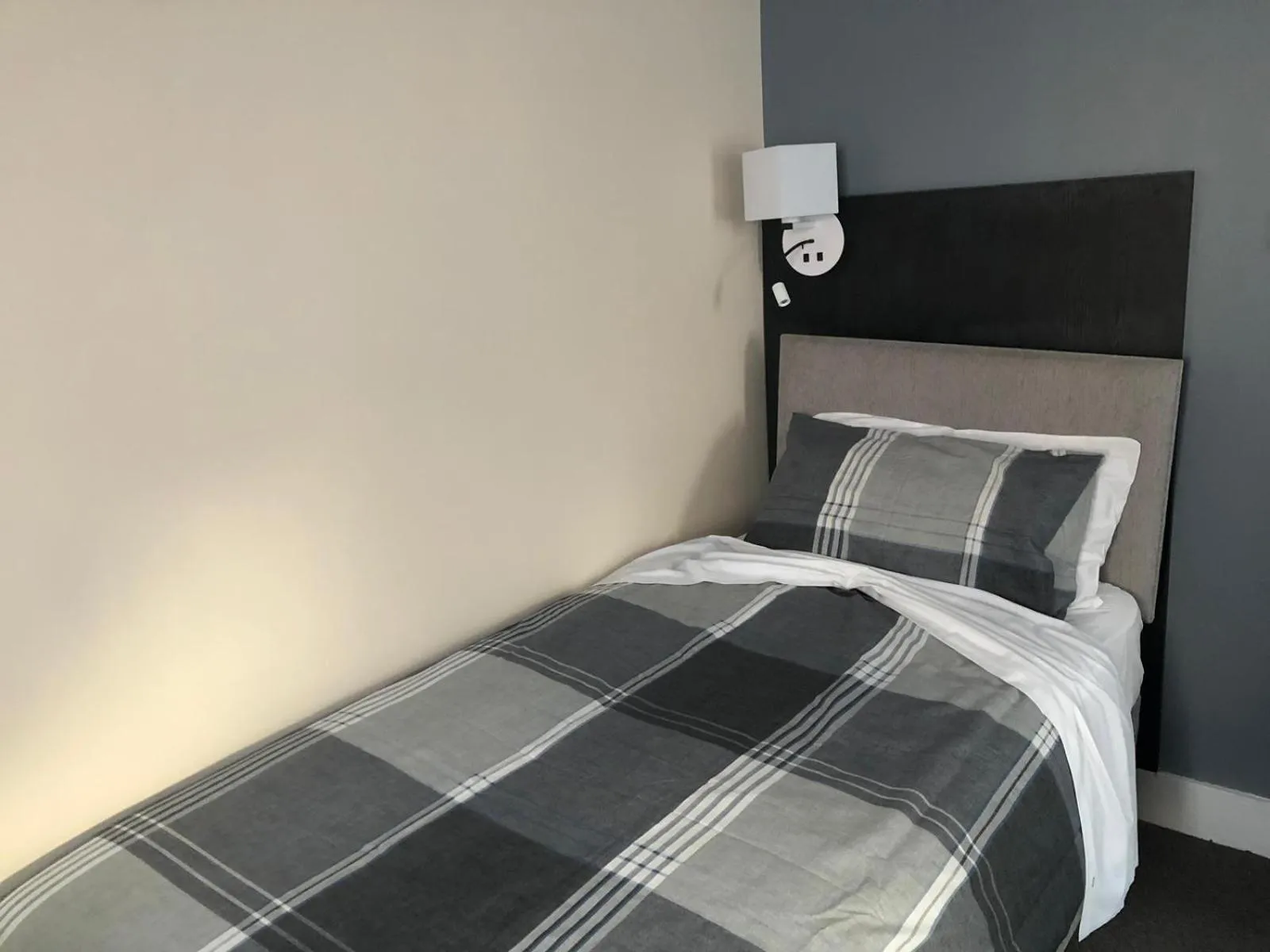 Bed in The Old Black Horse Inn