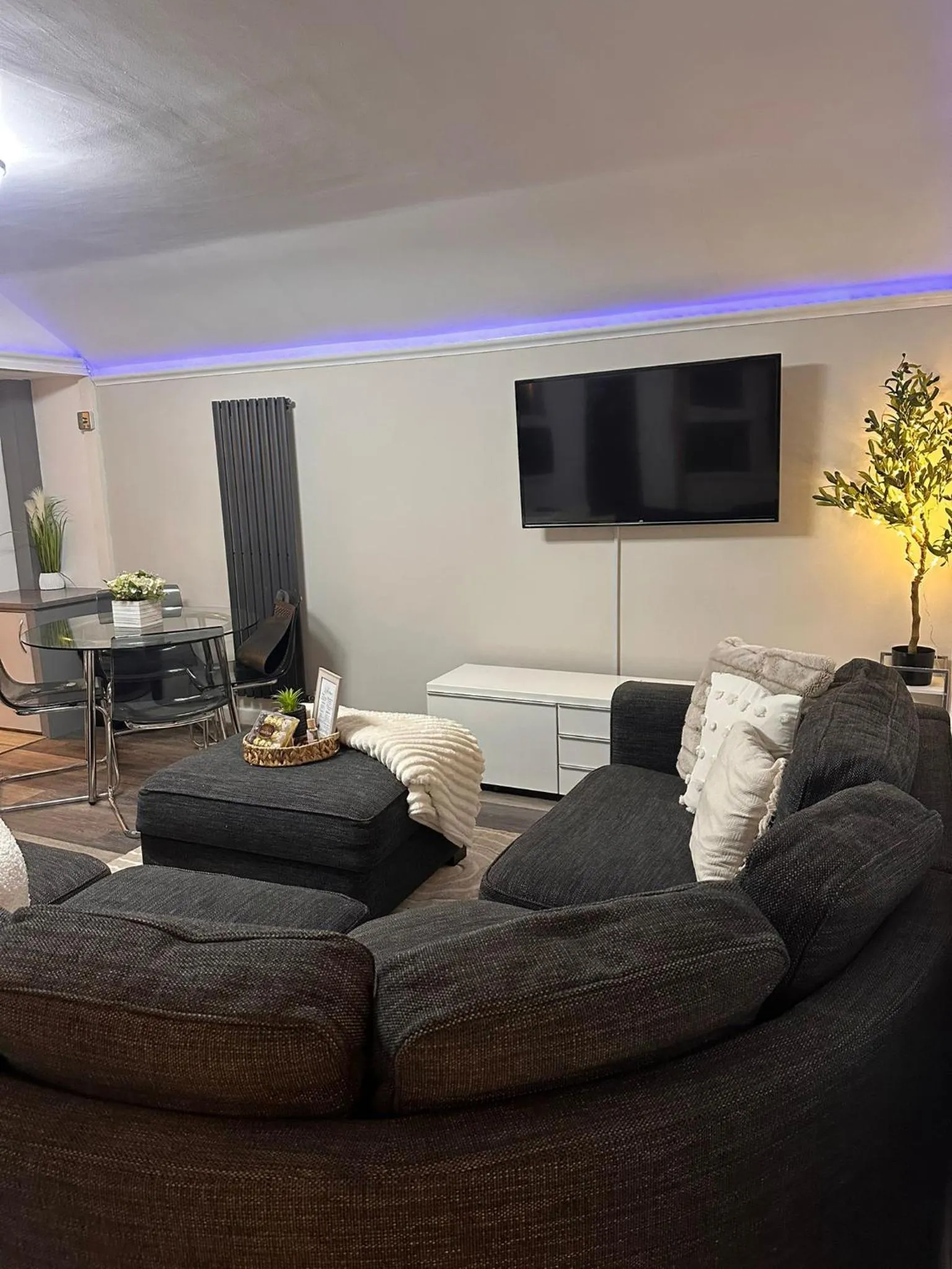 The Old Black Horse Inn