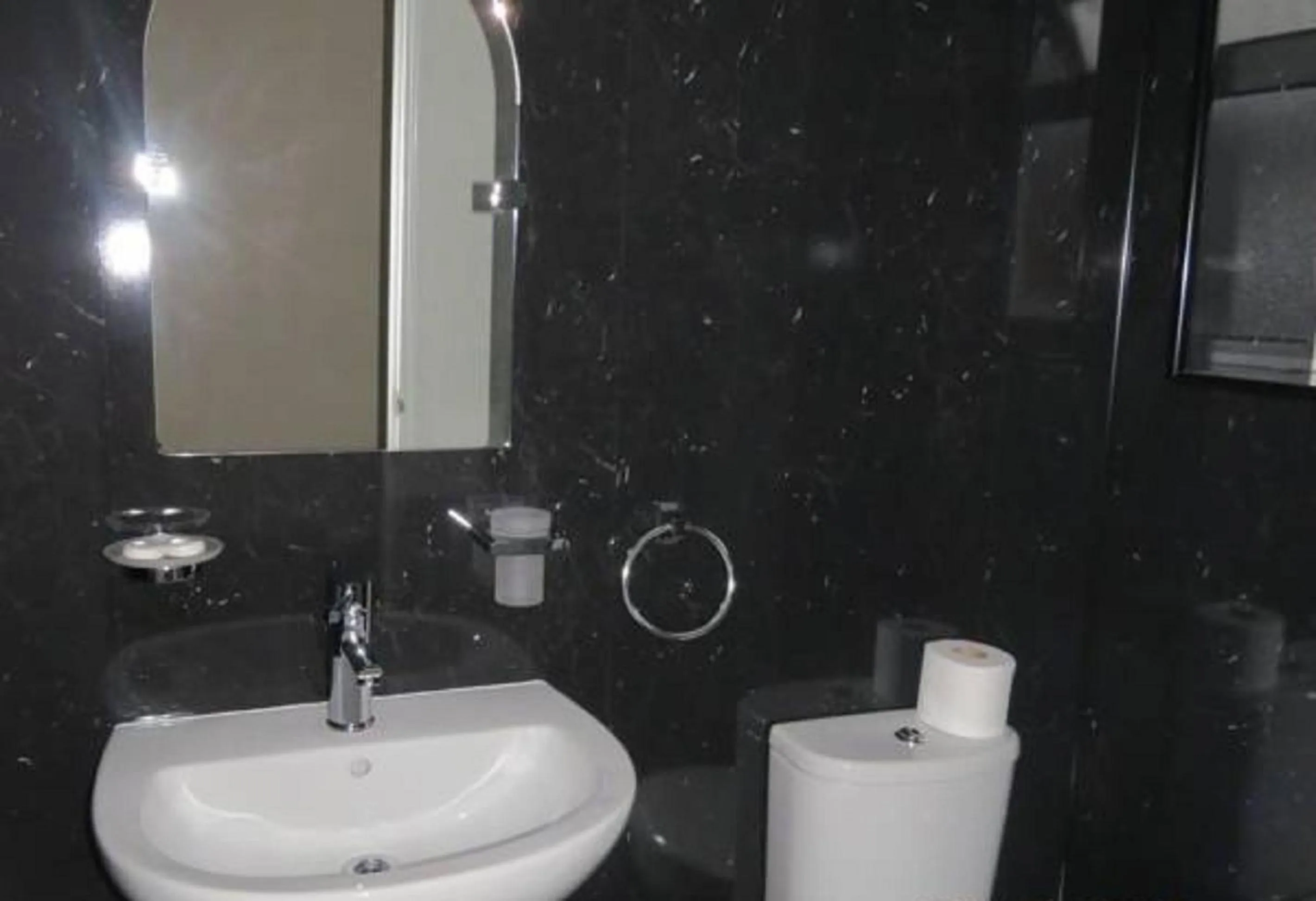 Bathroom in The Old Black Horse Inn