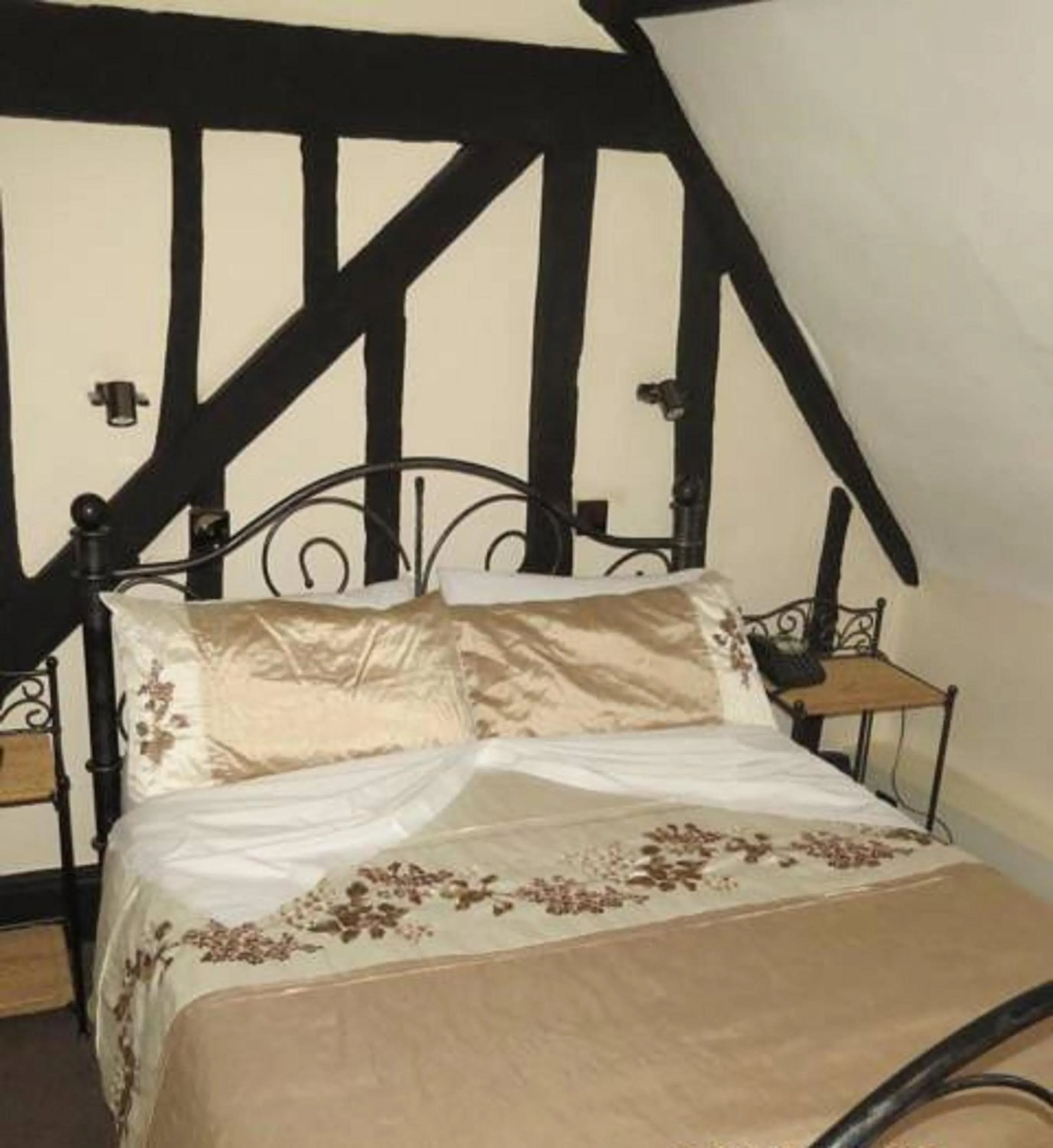 Bed in The Old Black Horse Inn