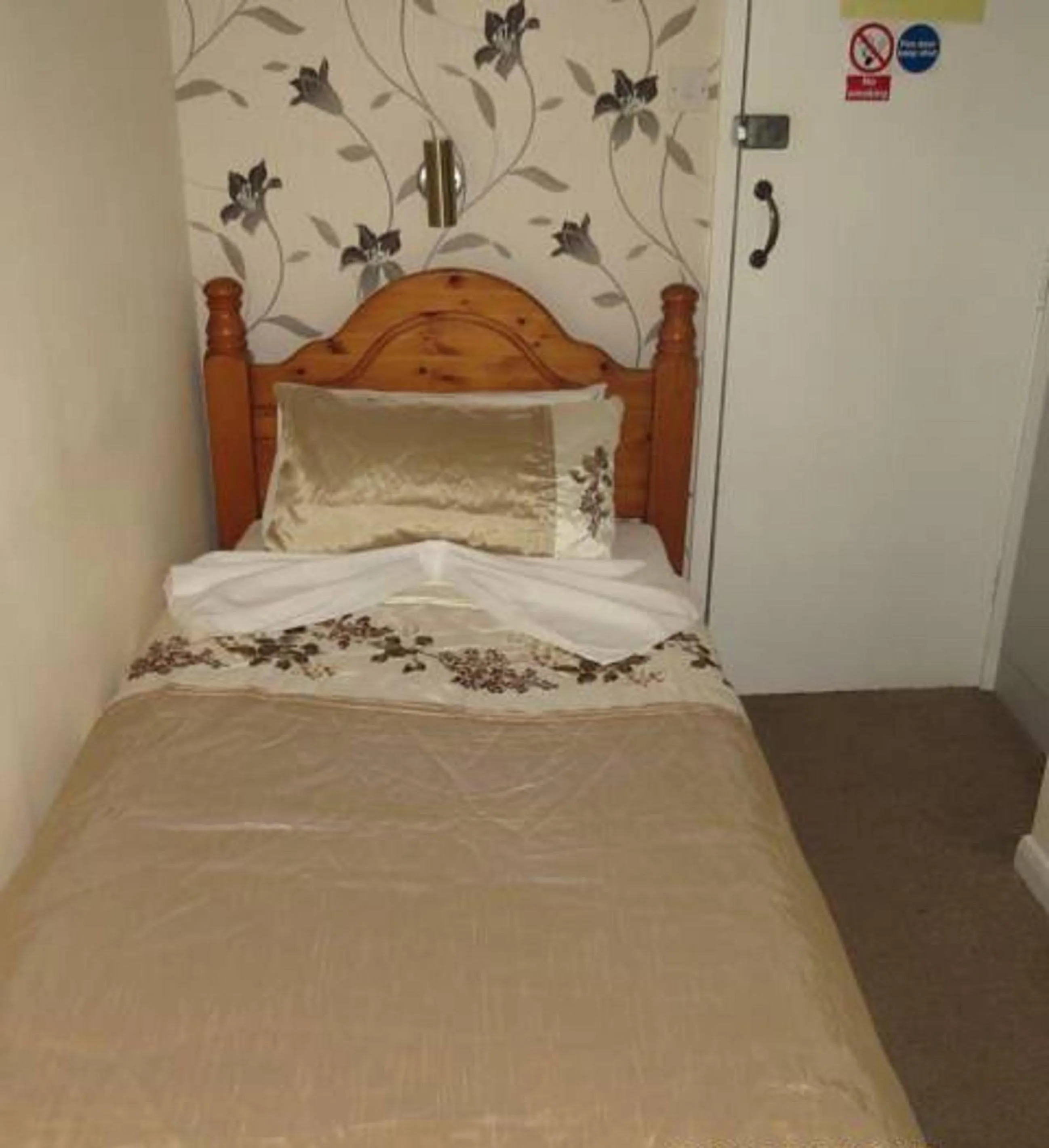 Bed in The Old Black Horse Inn