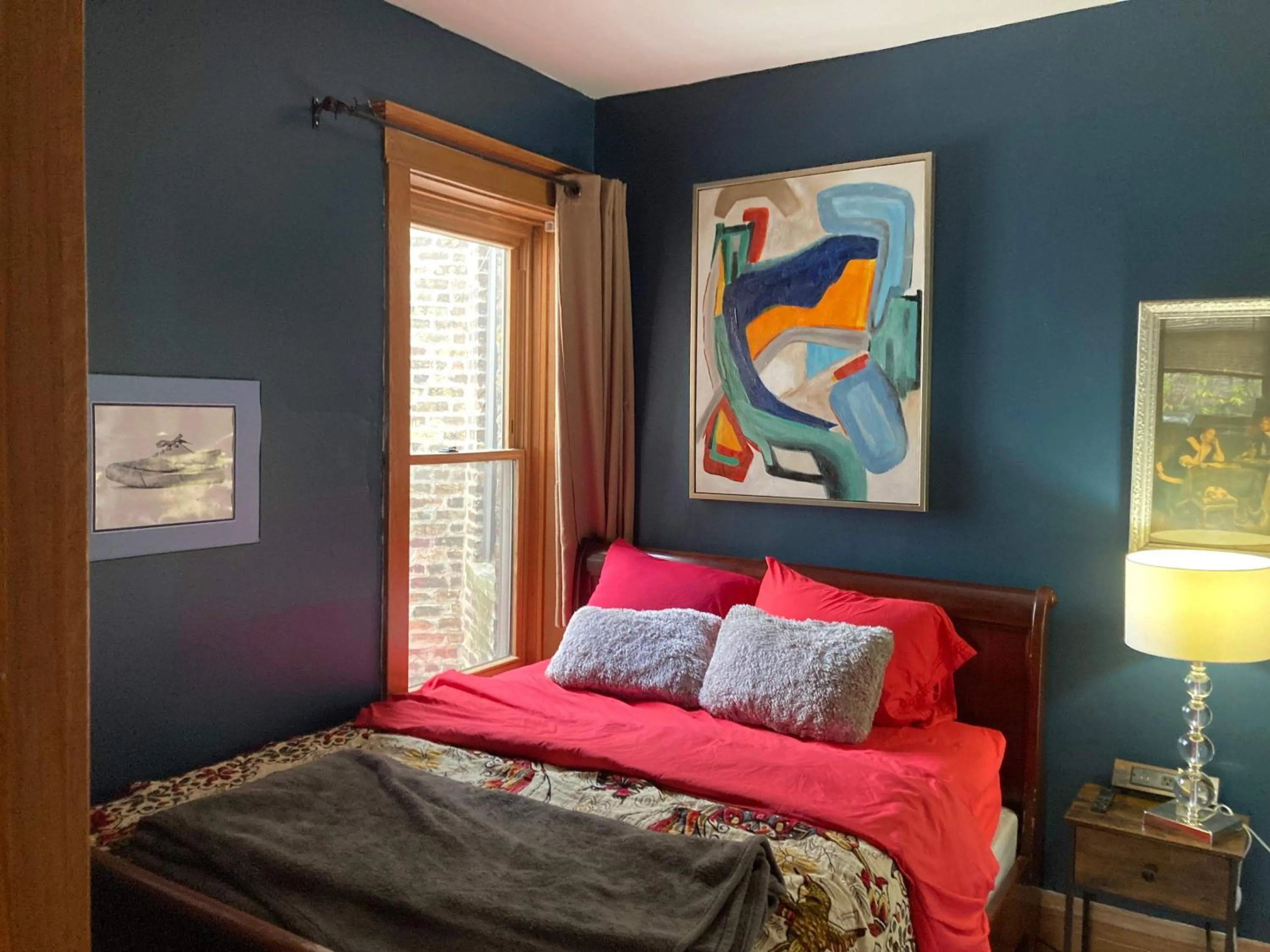 Queen Room with Shared Bathroom in Dorothy's