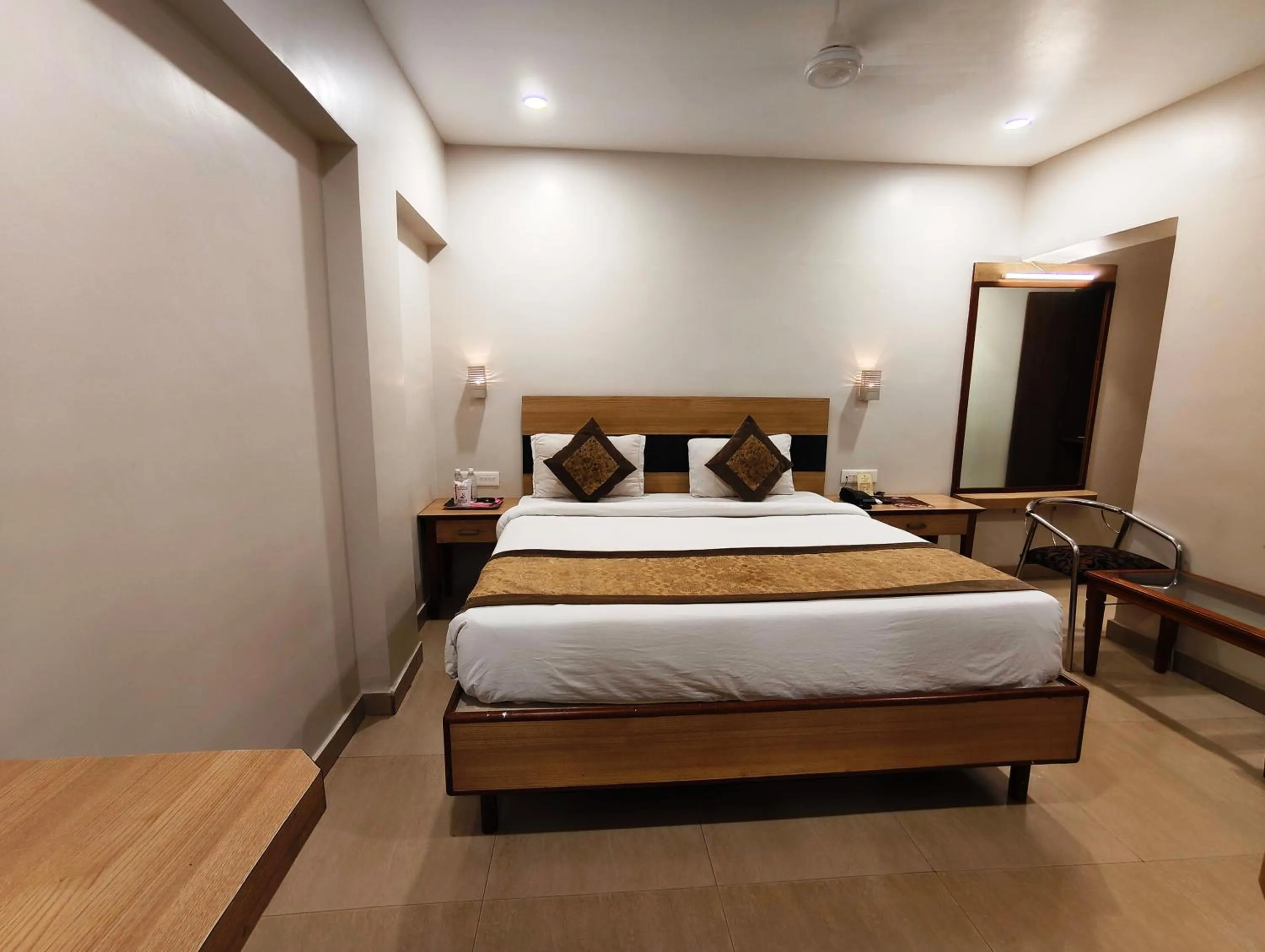 Photo of the whole room, Bed in Hotel Simran - Raipur Junction