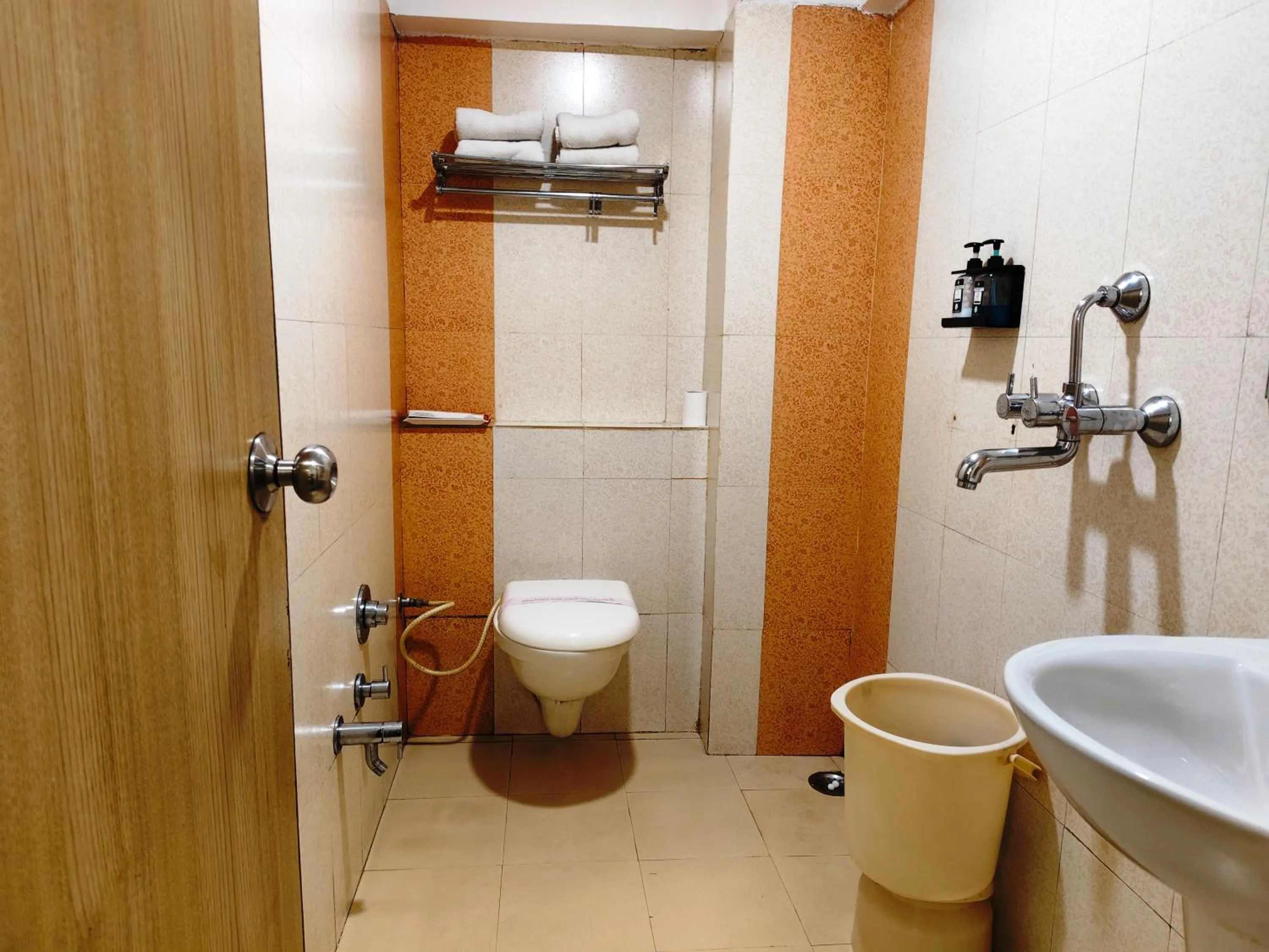 Bathroom in Hotel Simran - Raipur Junction
