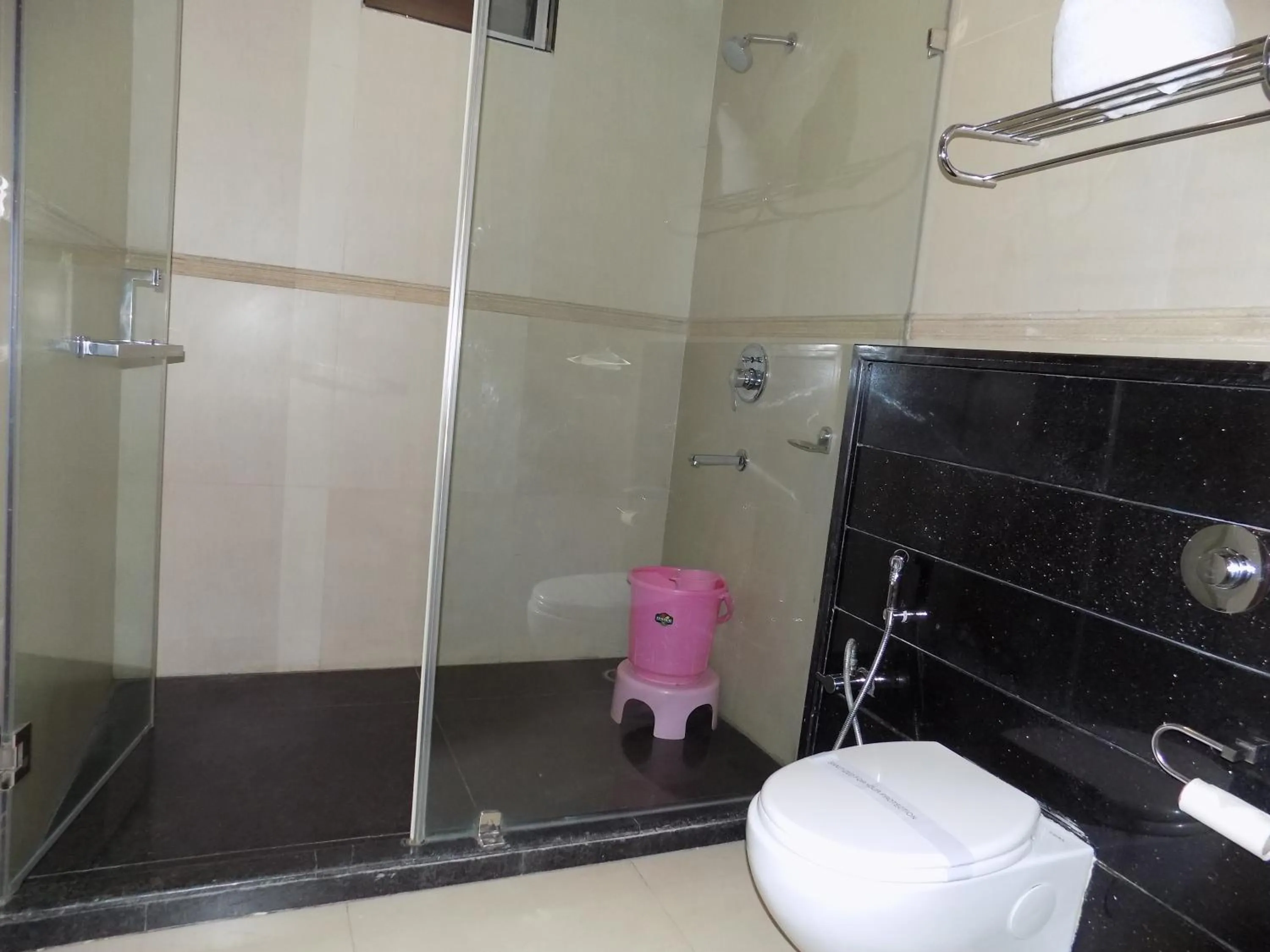 Shower in Hotel Simran - Raipur Junction