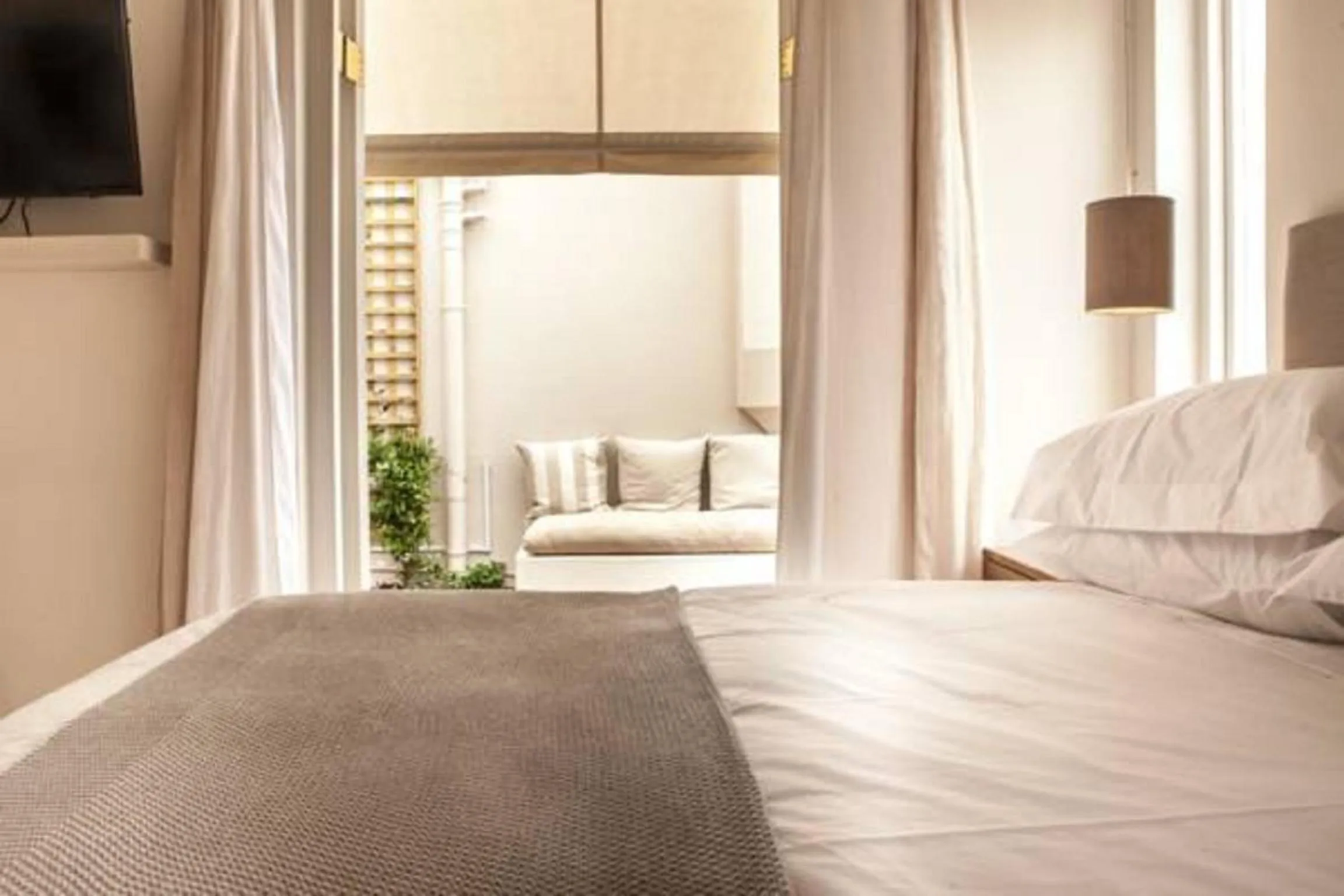 Bedroom, Bed in 33 Strawberry Lane - Studio and Cottage